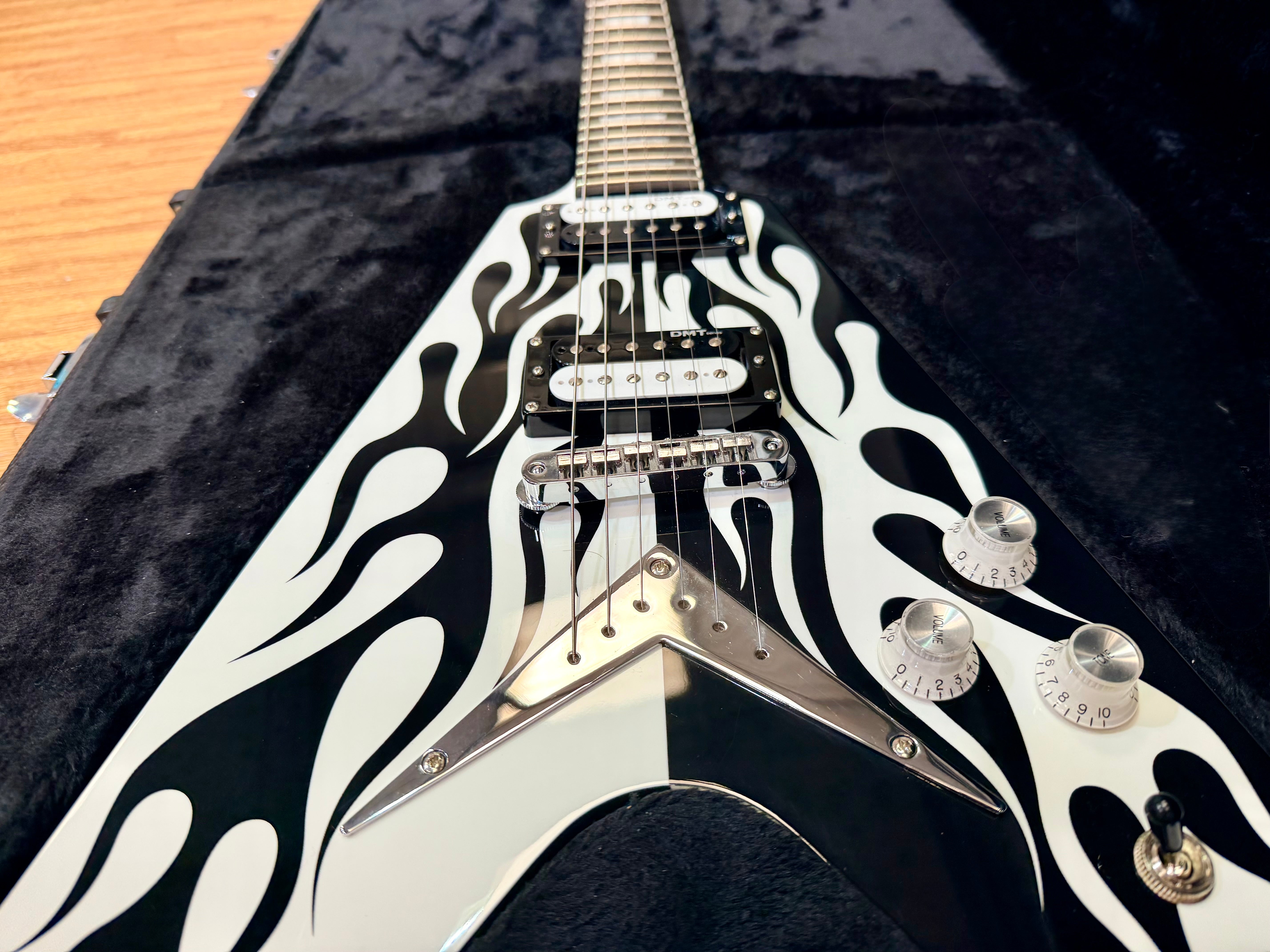 🔥RARE🔥 Dean Michael Schenker Flying V Custom Flames~ 2021 Korea Guitar + Case!