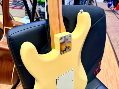 ✨MINT 2018✨ Fender Player Stratocaster HSS~ Buttercream Maple Neck + Gig Bag!