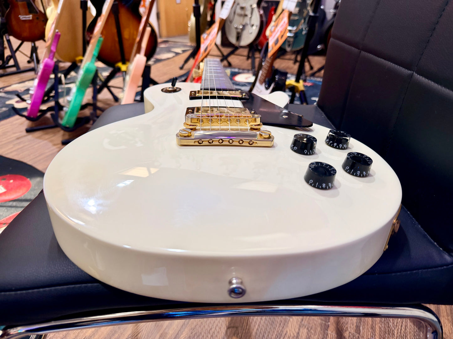 🌟2009🌟 Gibson Les Paul Studio~ Alpine White & Gold~ Ebony Fretboard~ Gig Bag!