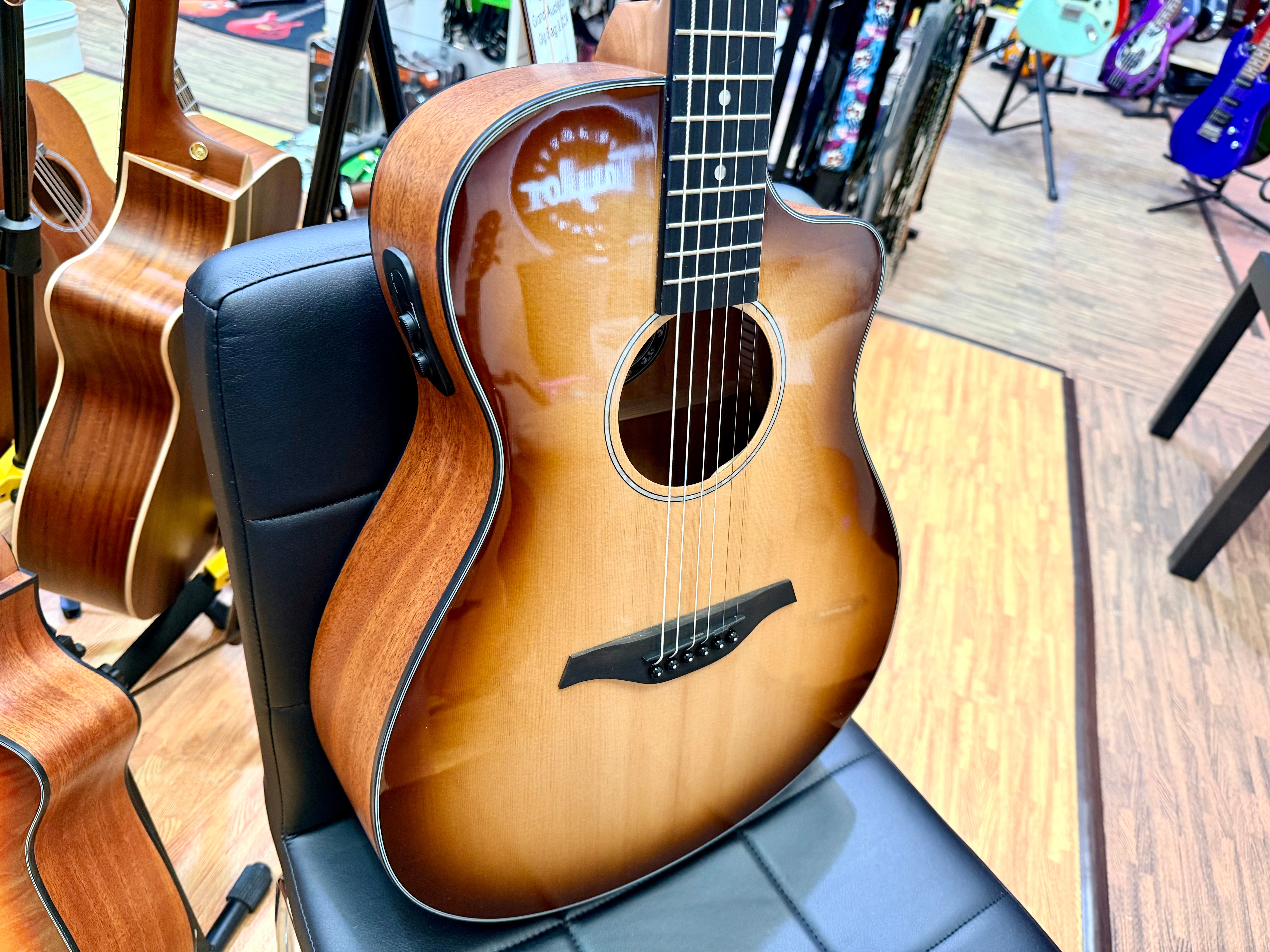 ✨NEW✨ Vintage Pacific Coast VEC300CA Electro-Acoustic Guitar~ Cappuccino Burst!