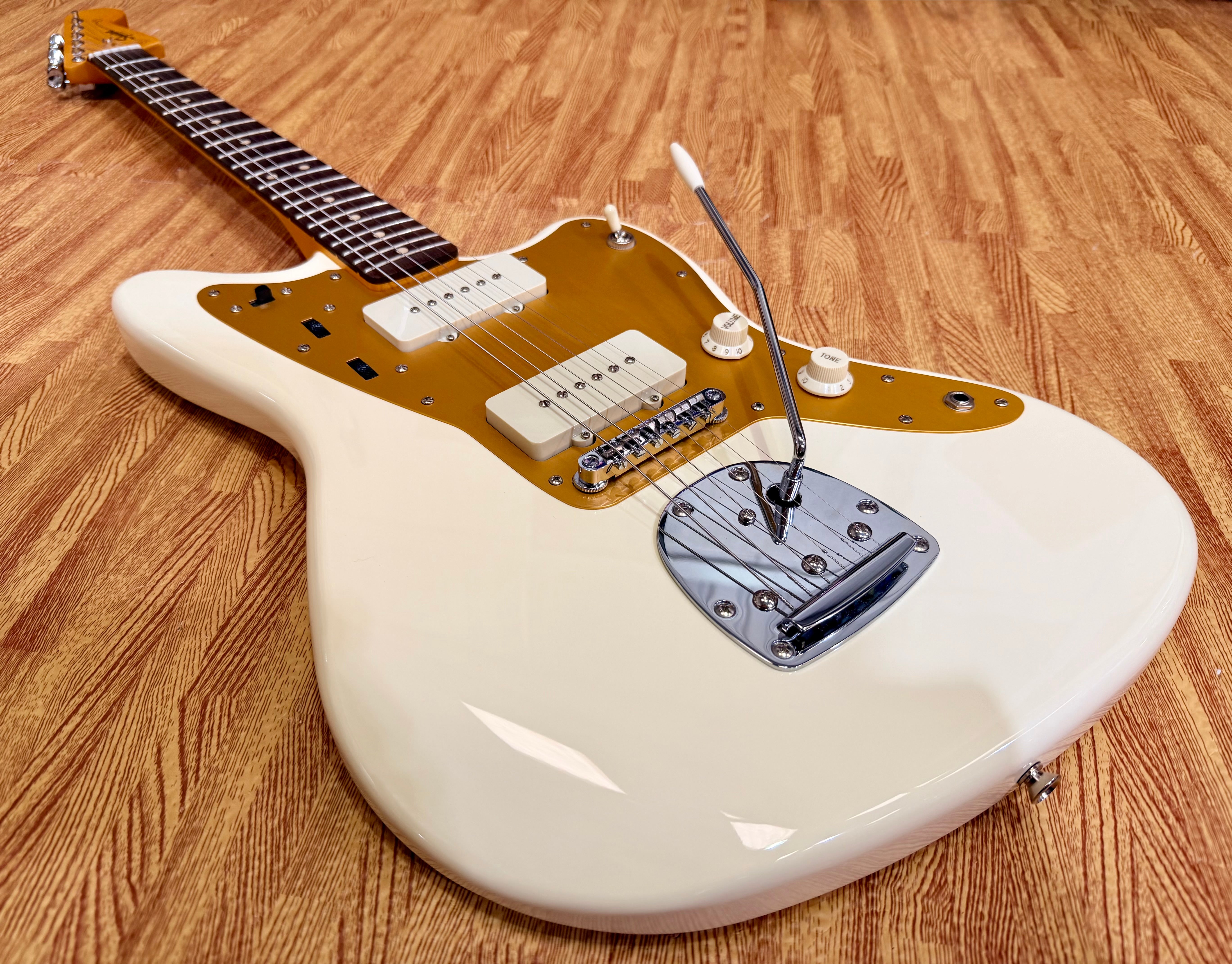 ✨2024✨ Fender Squier J Mascis Jazzmaster Vintage White & Gold~ MINT Condition!