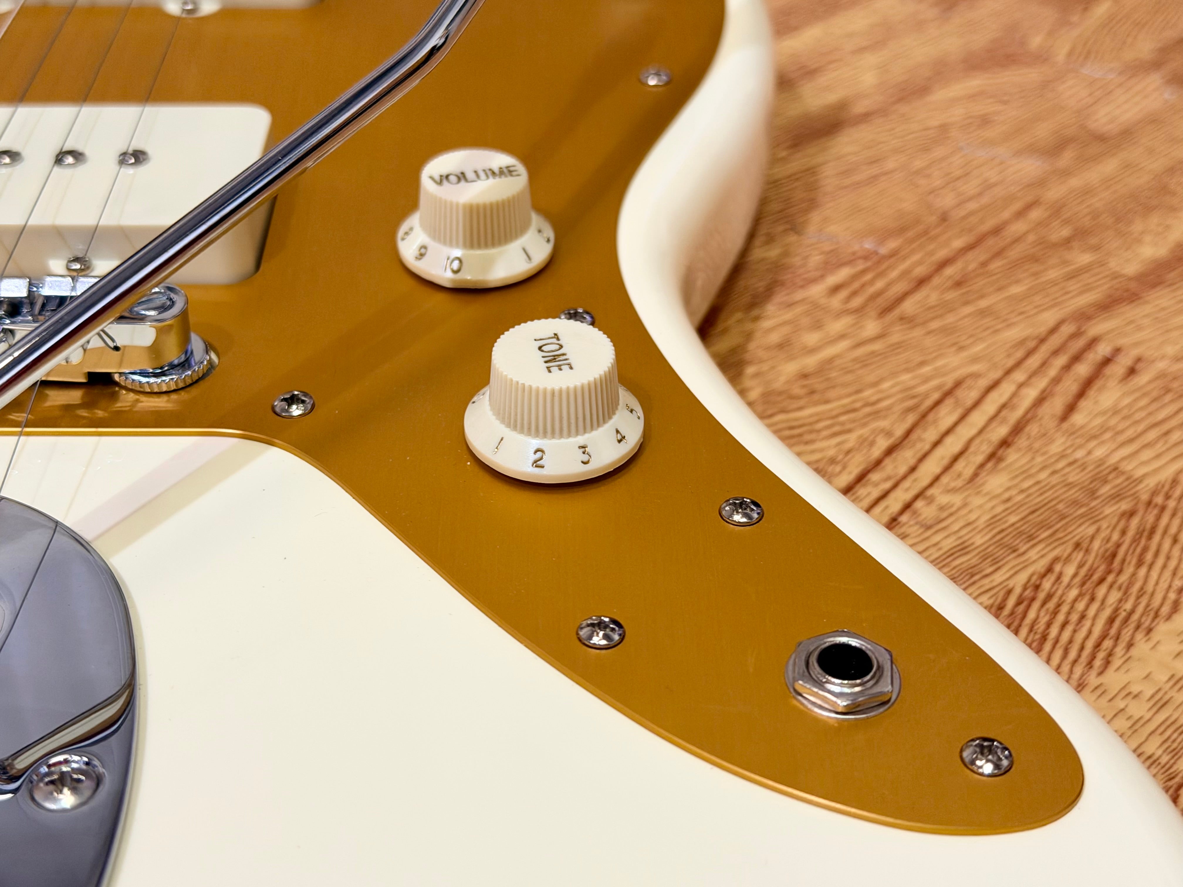 ✨2024✨ Fender Squier J Mascis Jazzmaster Vintage White & Gold~ MINT Condition!