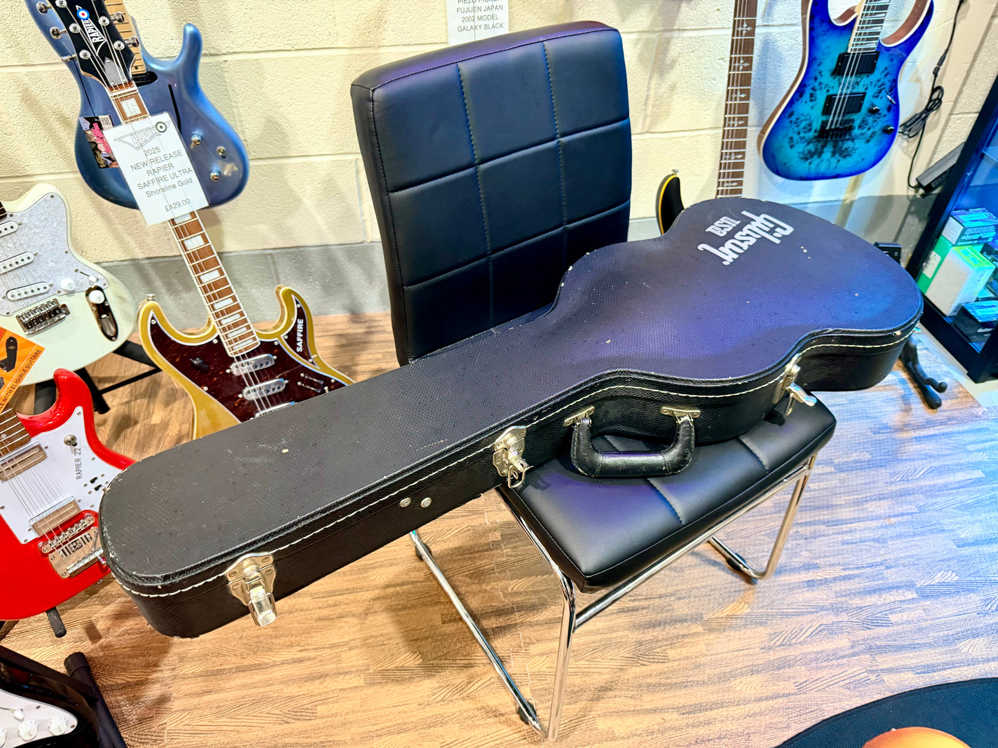 🍒2010🍒 Gibson SG Standard~ USA Made~ Heritage Cherry~ Hard Case~ Lovely!