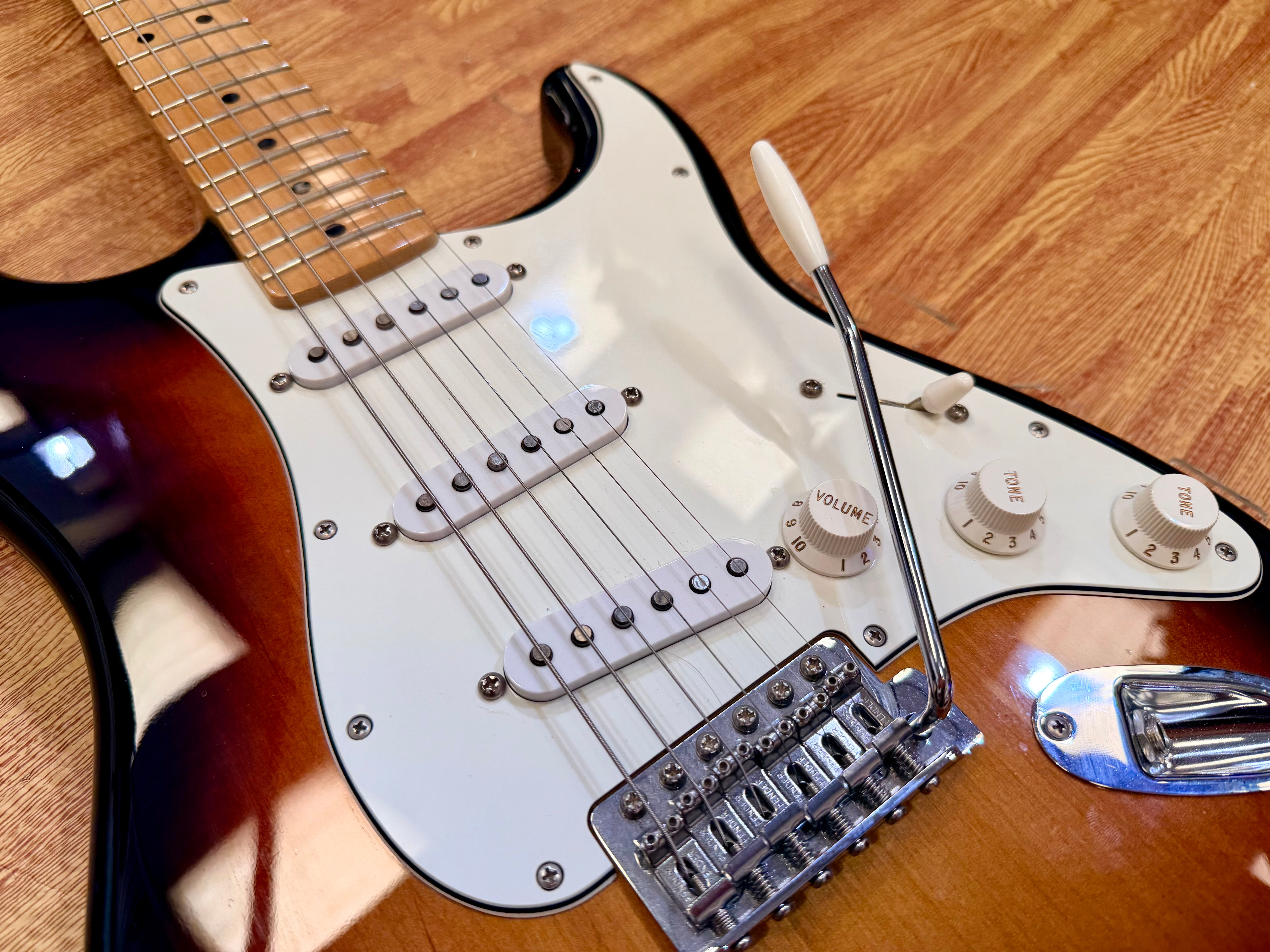 ☀️2017☀️ Fender Standard Stratocaster~ Mexican MIM~ Brown Sunburst~ Maple~ Strat