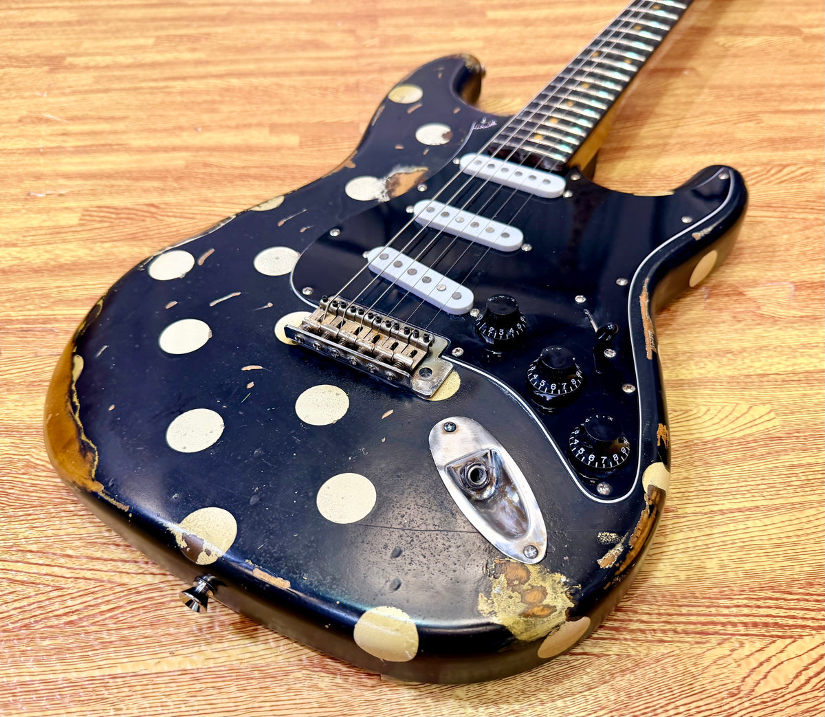 🔥Handmade In UK🔥 Stolen Valour Heavy Relic ST Polka Dot Guitar~ Buddy Guy Style!