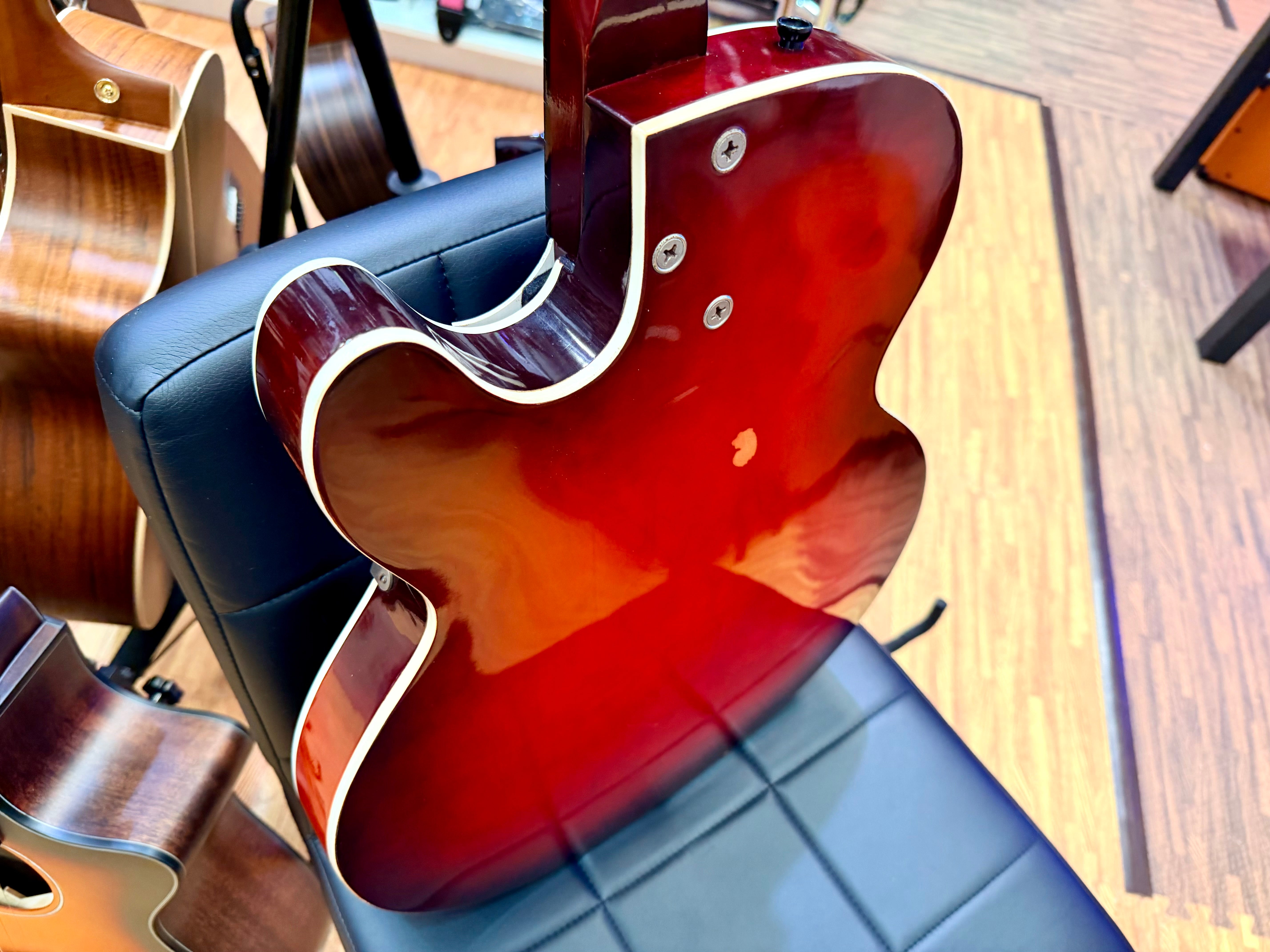 ✨VINTAGE✨ 1963 Harmony H53 Rocket~ Made in USA~ Semi-Hollow D’Armond P’up + Case