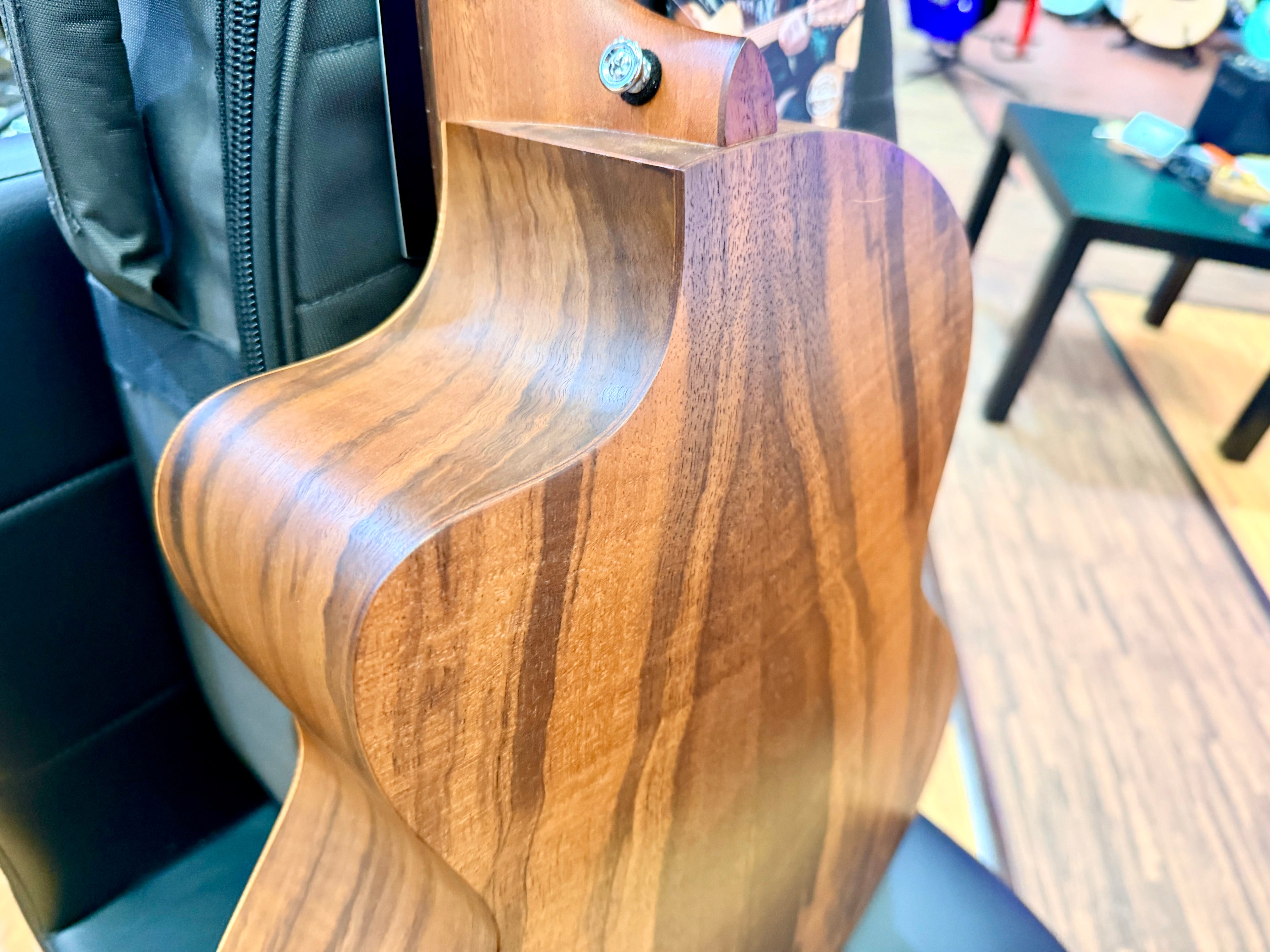 ✨ Sheeran by Lowden S04 Electro Acoustic Guitar~ Figured Walnut + Gig Bag! ✨