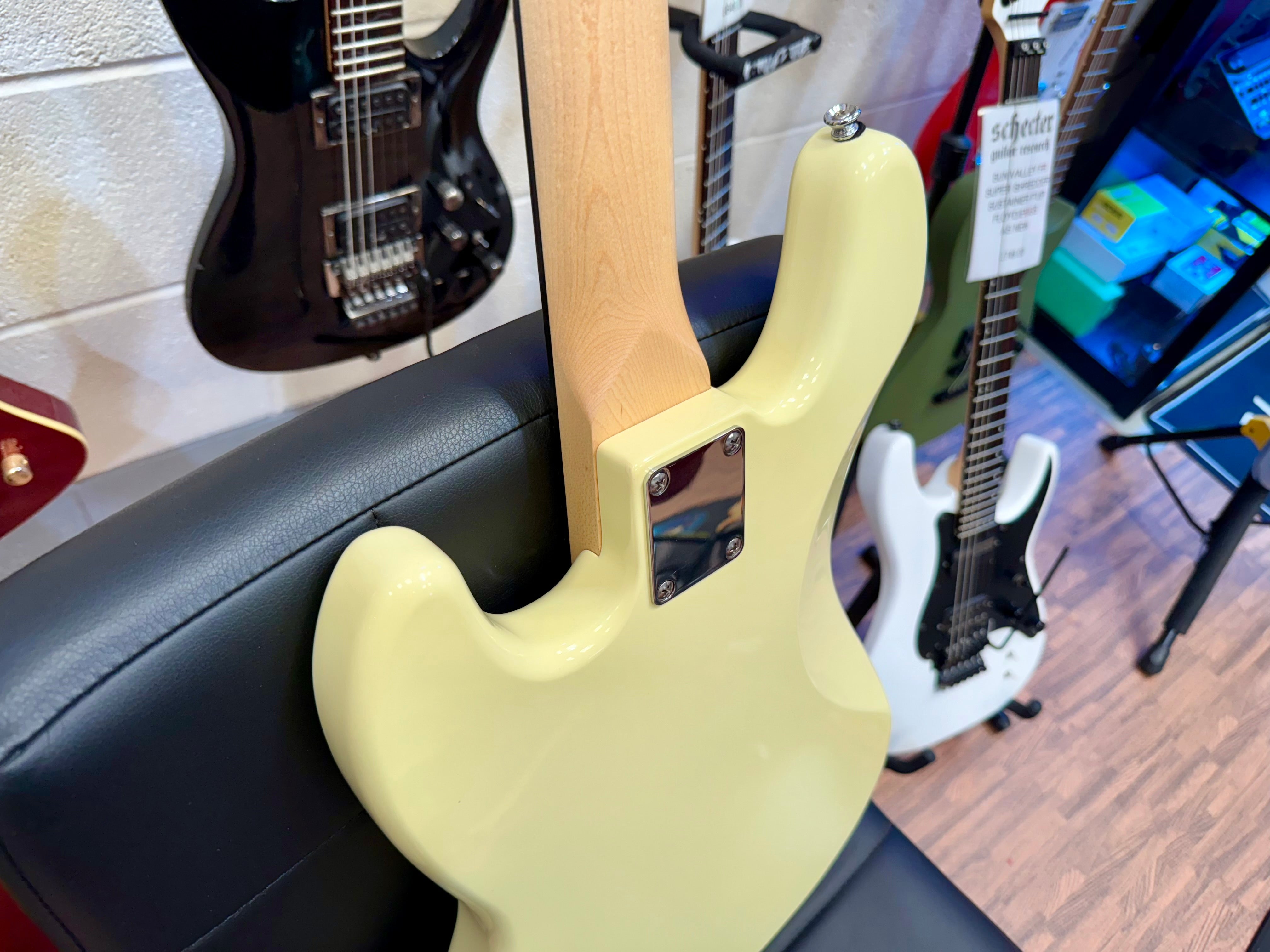 🎸 Vintage VJ74 Reissued~ Maple Fingerboard Jazz Bass Guitar ~ Vintage White 🎸