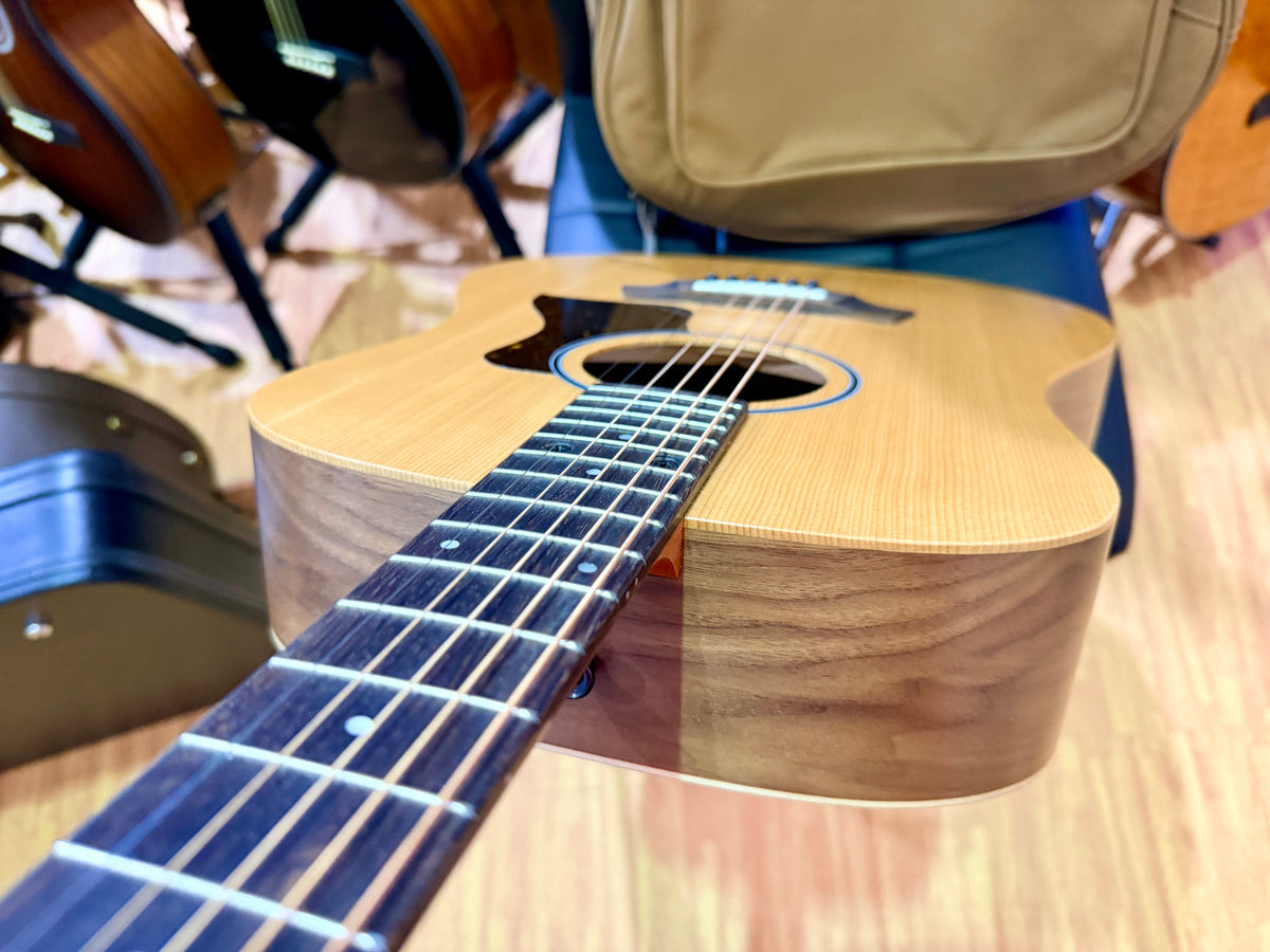 2026 Taylor Big Baby BBT Acoustic Guitar~ Natural~ Ex-Demo Mint + GigBag