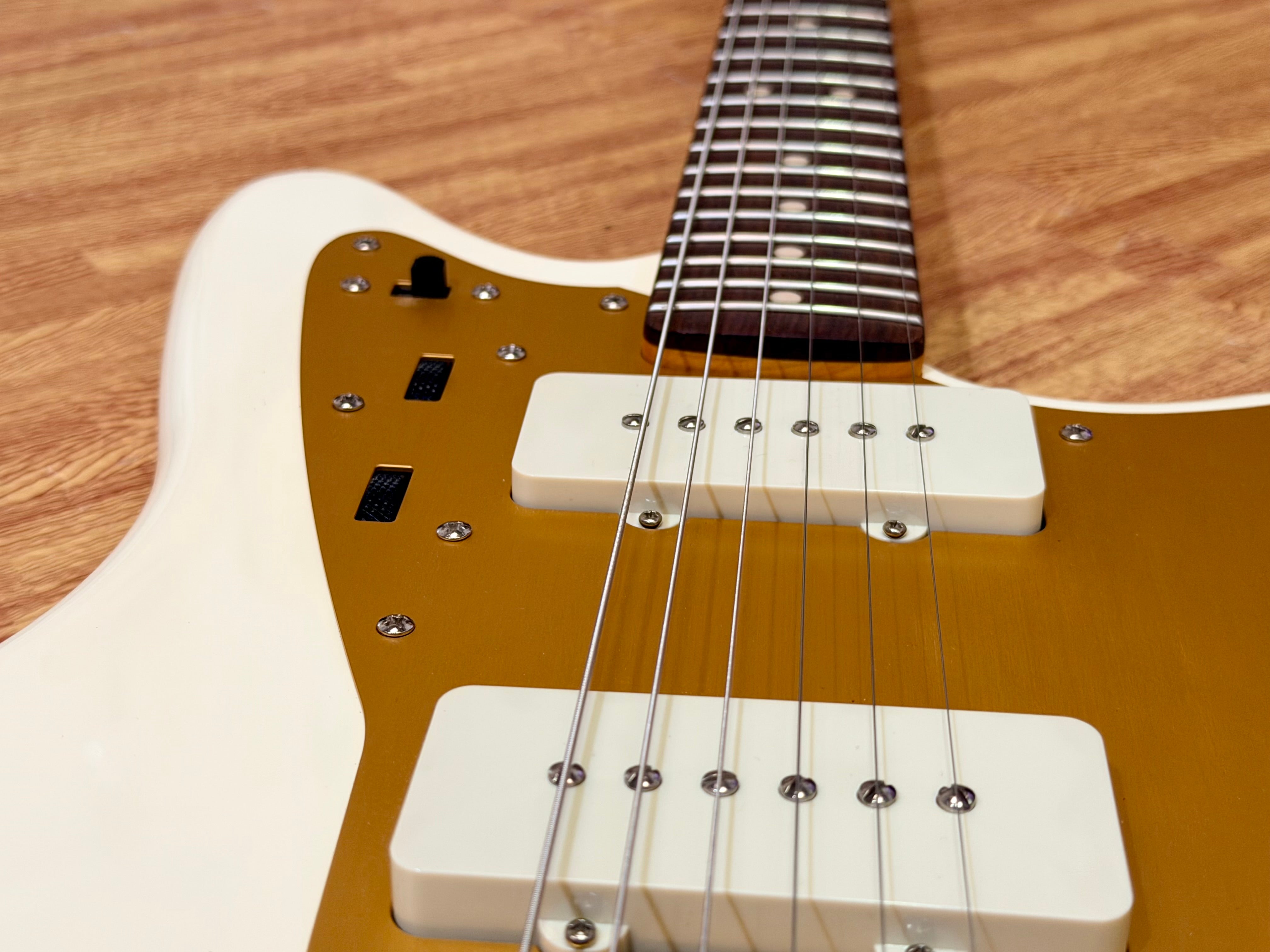 ✨2024✨ Fender Squier J Mascis Jazzmaster Vintage White & Gold~ MINT Condition!