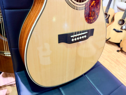 Vintage V900PNC Solid Spruce Parlour Acoustic Guitar~ Orchestral OM Solid Top