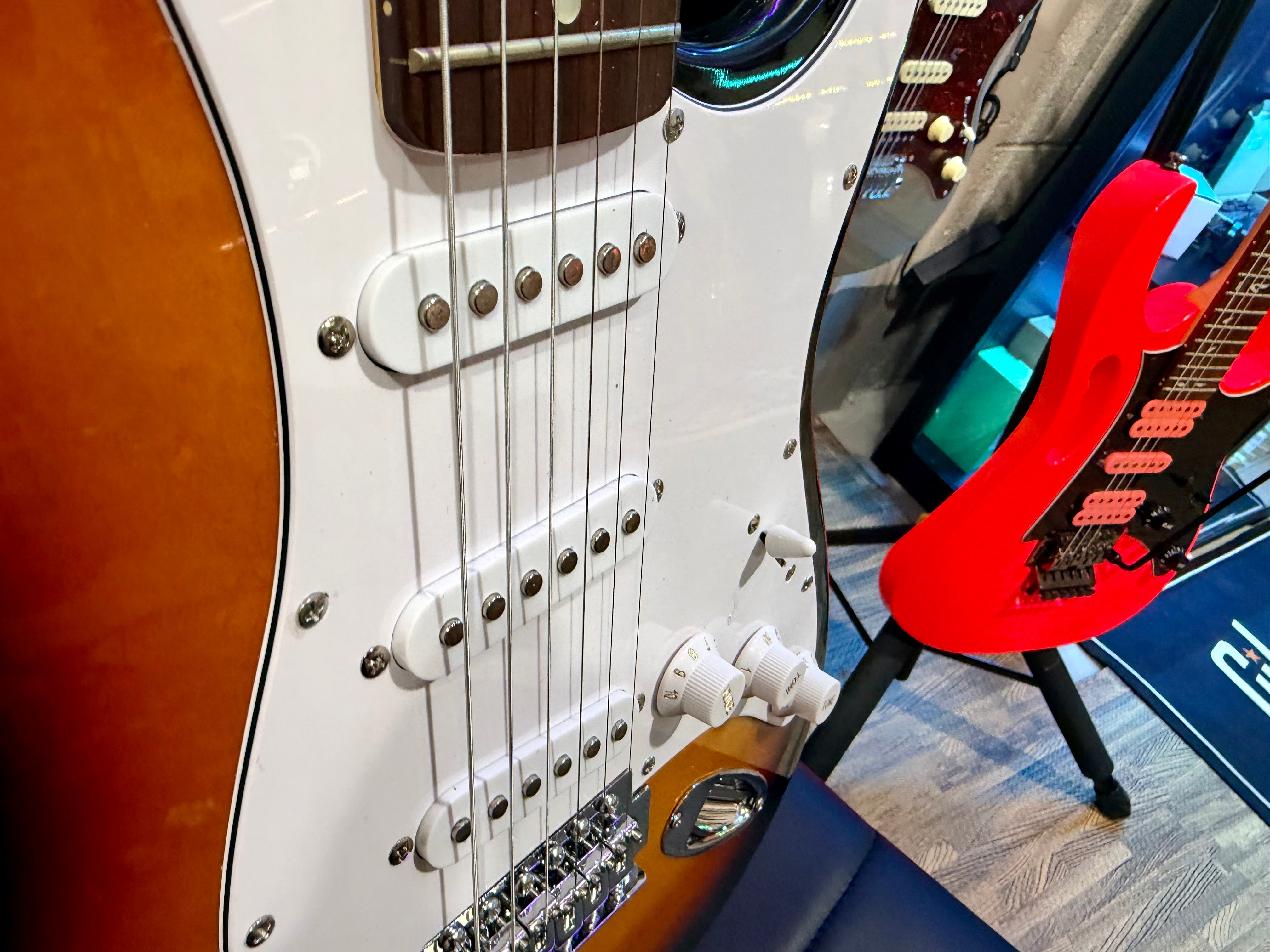 🎄XMAS DEAL🎄 Fazley Classic Series S Electric Guitar Sunburst + Amplifier~ NEW!