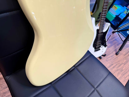 🎸 Vintage VJ74 Reissued~ Maple Fingerboard Jazz Bass Guitar ~ Vintage White 🎸