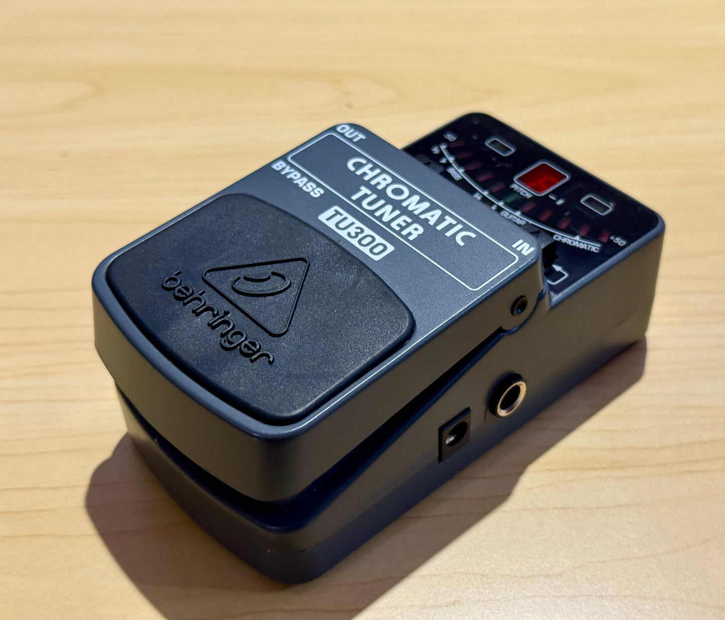 🎸 Behringer TU300 Chromatic Guitar/Bass Tuner~ Guitar Pedal 🎸