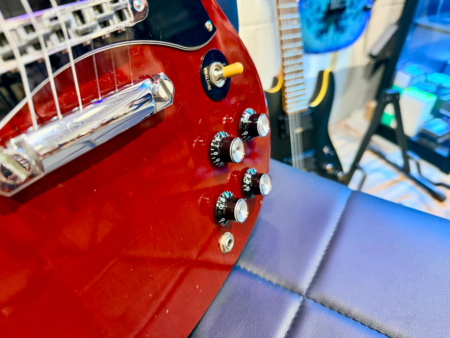 🍒2010🍒 Gibson SG Standard~ USA Made~ Heritage Cherry~ Hard Case~ Lovely!