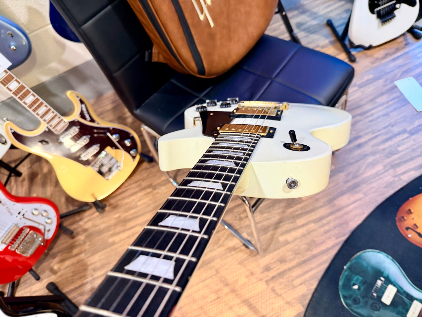 🌟2009🌟 Gibson Les Paul Studio~ Alpine White & Gold~ Ebony Fretboard~ Gig Bag!