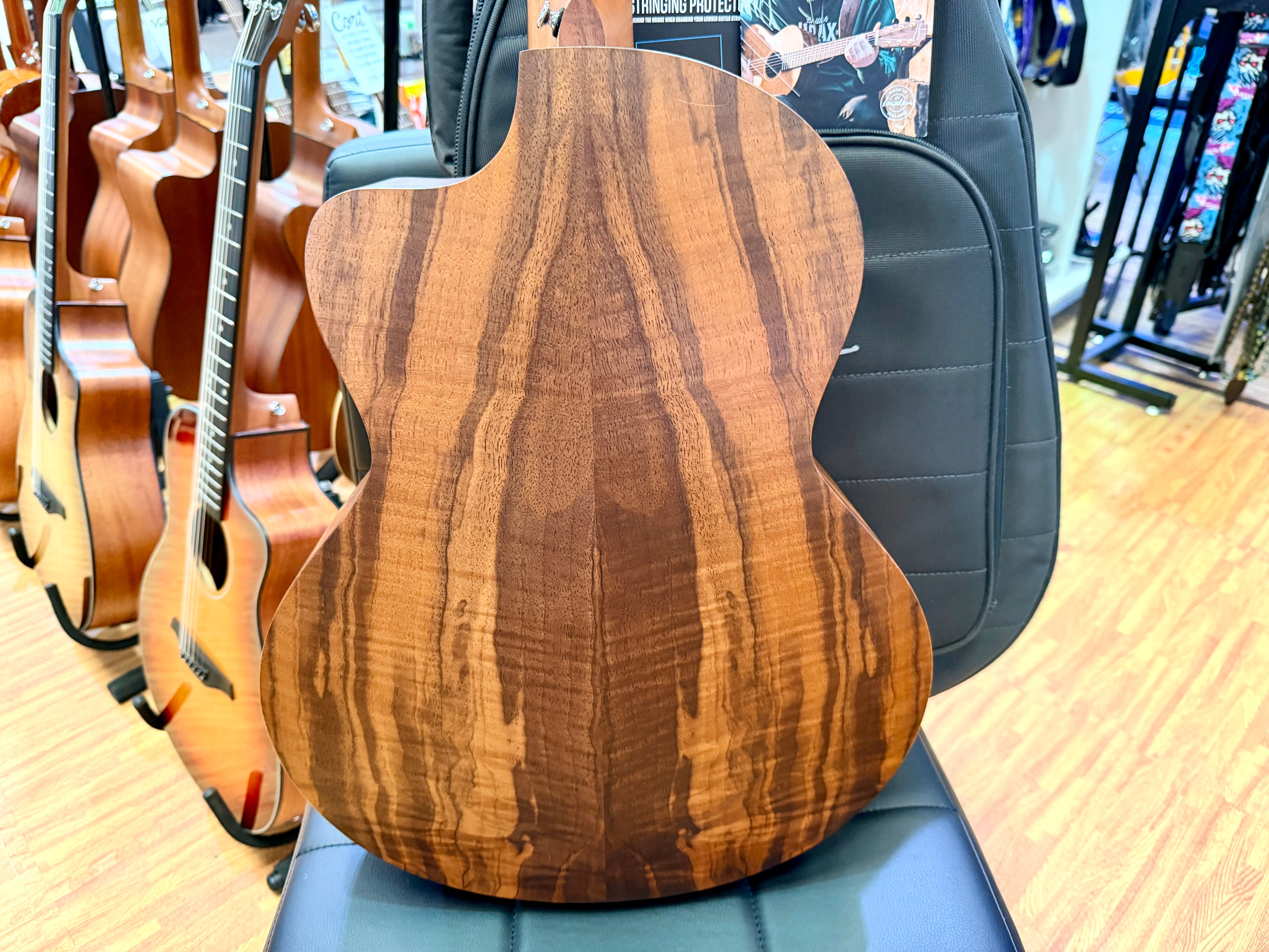 ✨ Sheeran by Lowden S04 Electro Acoustic Guitar~ Figured Walnut + Gig Bag! ✨