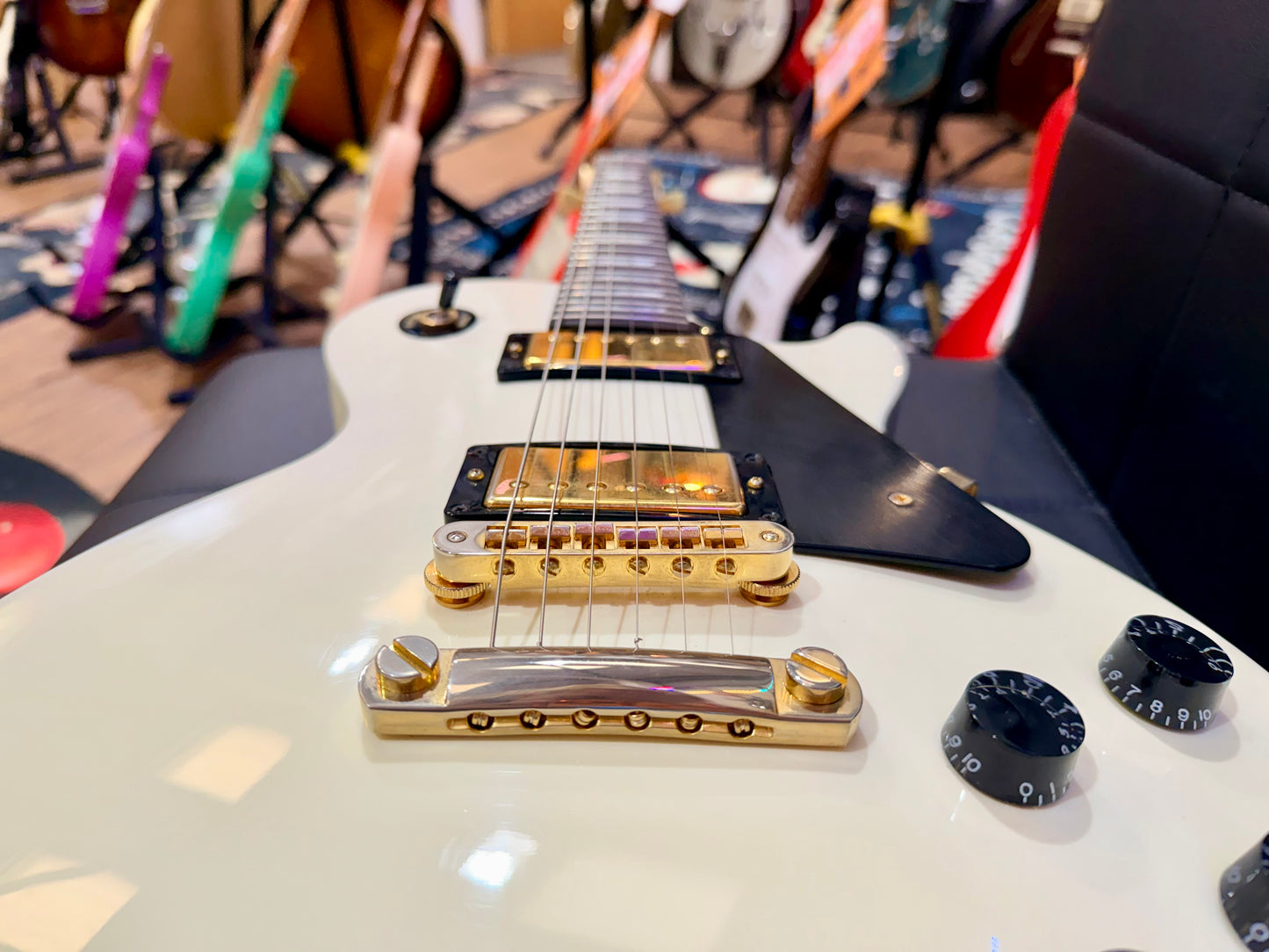 🌟2009🌟 Gibson Les Paul Studio~ Alpine White & Gold~ Ebony Fretboard~ Gig Bag!