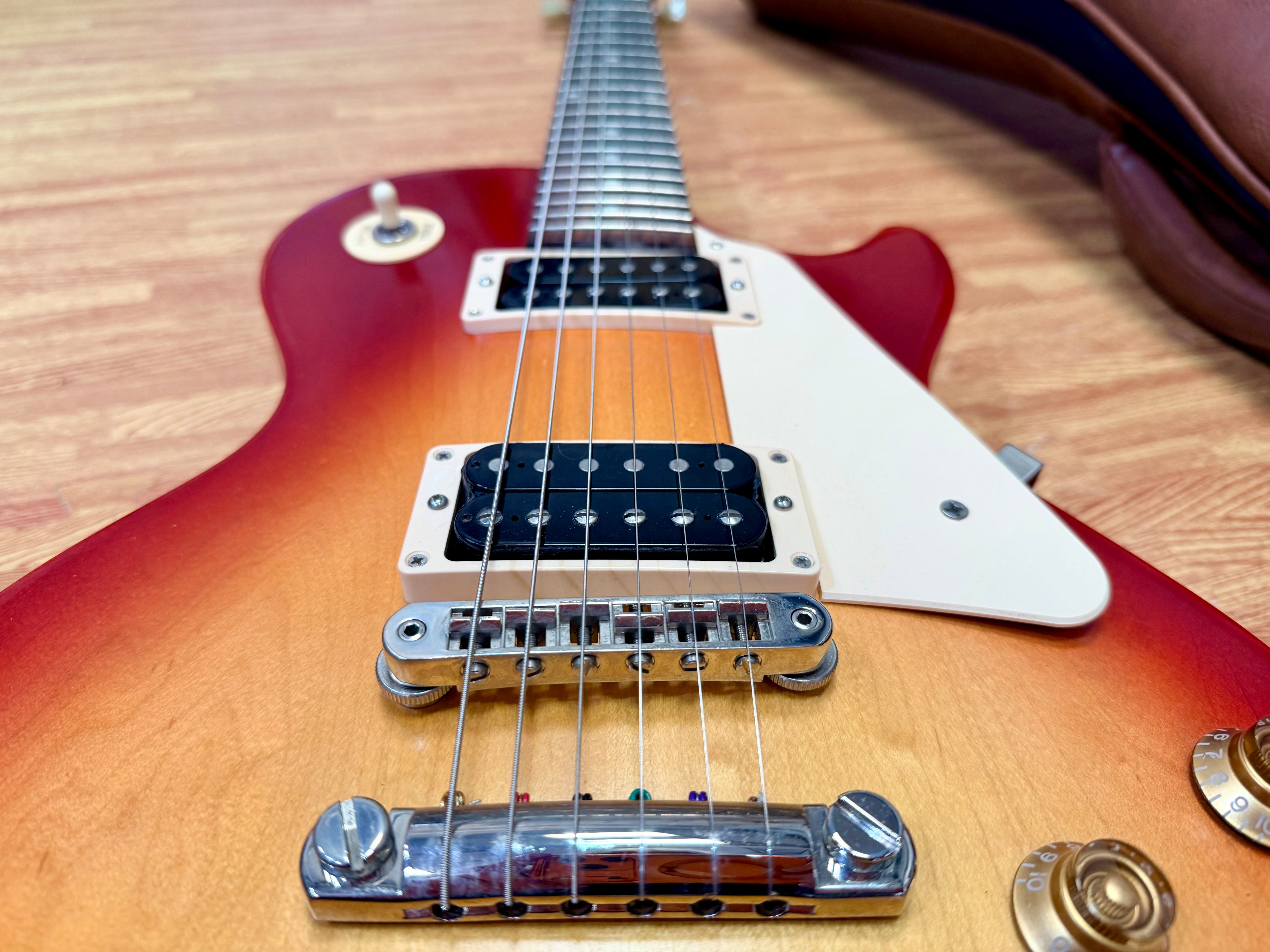 ✨ 2019 USA ✨ Gibson Les Paul Tribute Satin Cherry Sunburst + Deluxe Gig Bag!