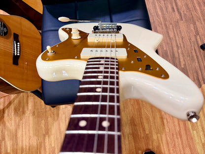 ✨2024✨ Fender Squier J Mascis Jazzmaster Vintage White & Gold~ MINT Condition!