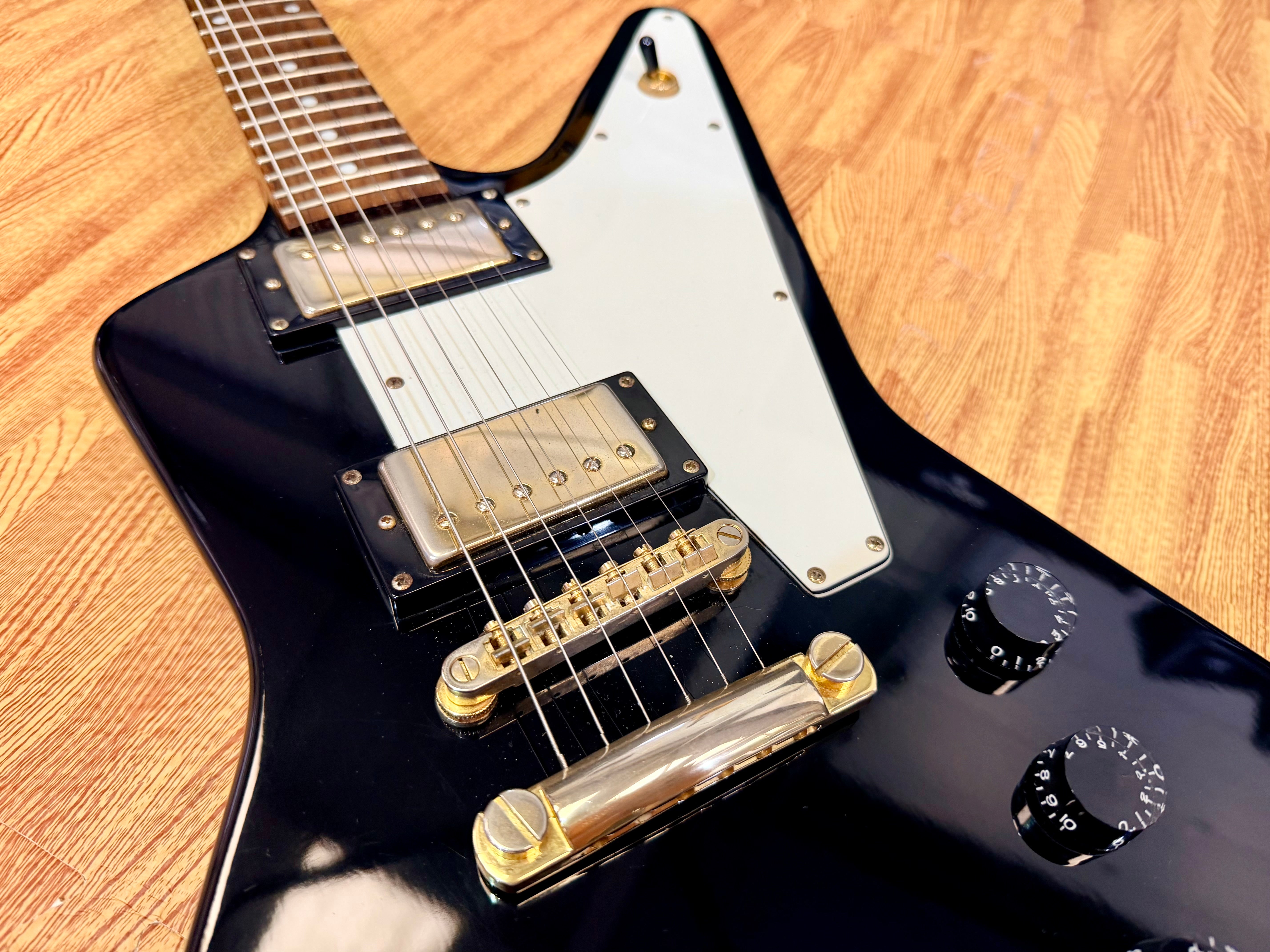 ⚡️2001⚡️ Epiphone ‘58 Explorer Black~ Korean Made 1958 ~ Gold Hardware~ Unsung MIK!
