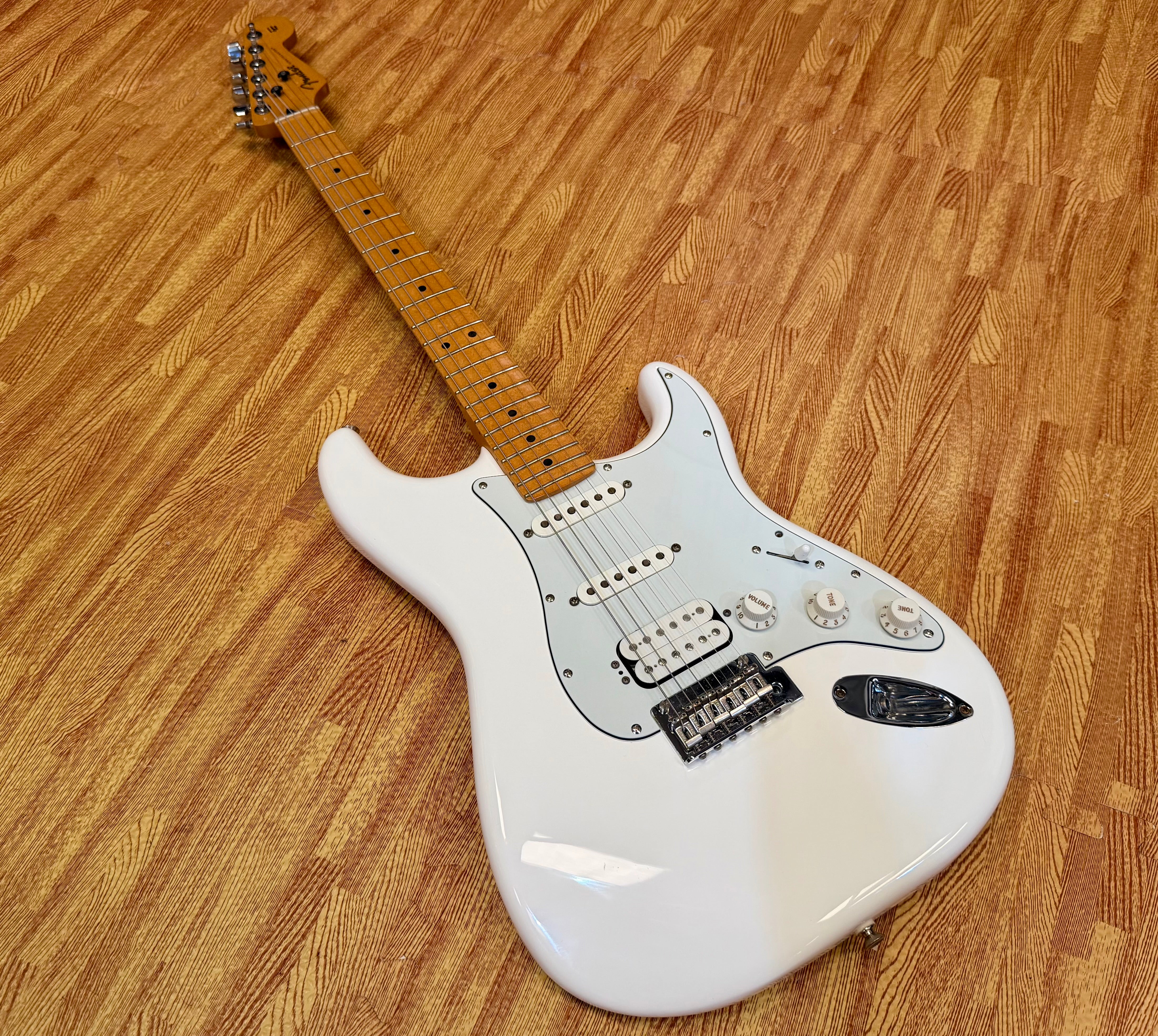 ✨2021✨ Fender Player Stratocaster HSS~ Polar White~ Maple Neck~ Mexican Strat!