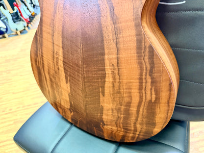 ✨ Sheeran by Lowden S04 Electro Acoustic Guitar~ Figured Walnut + Gig Bag! ✨