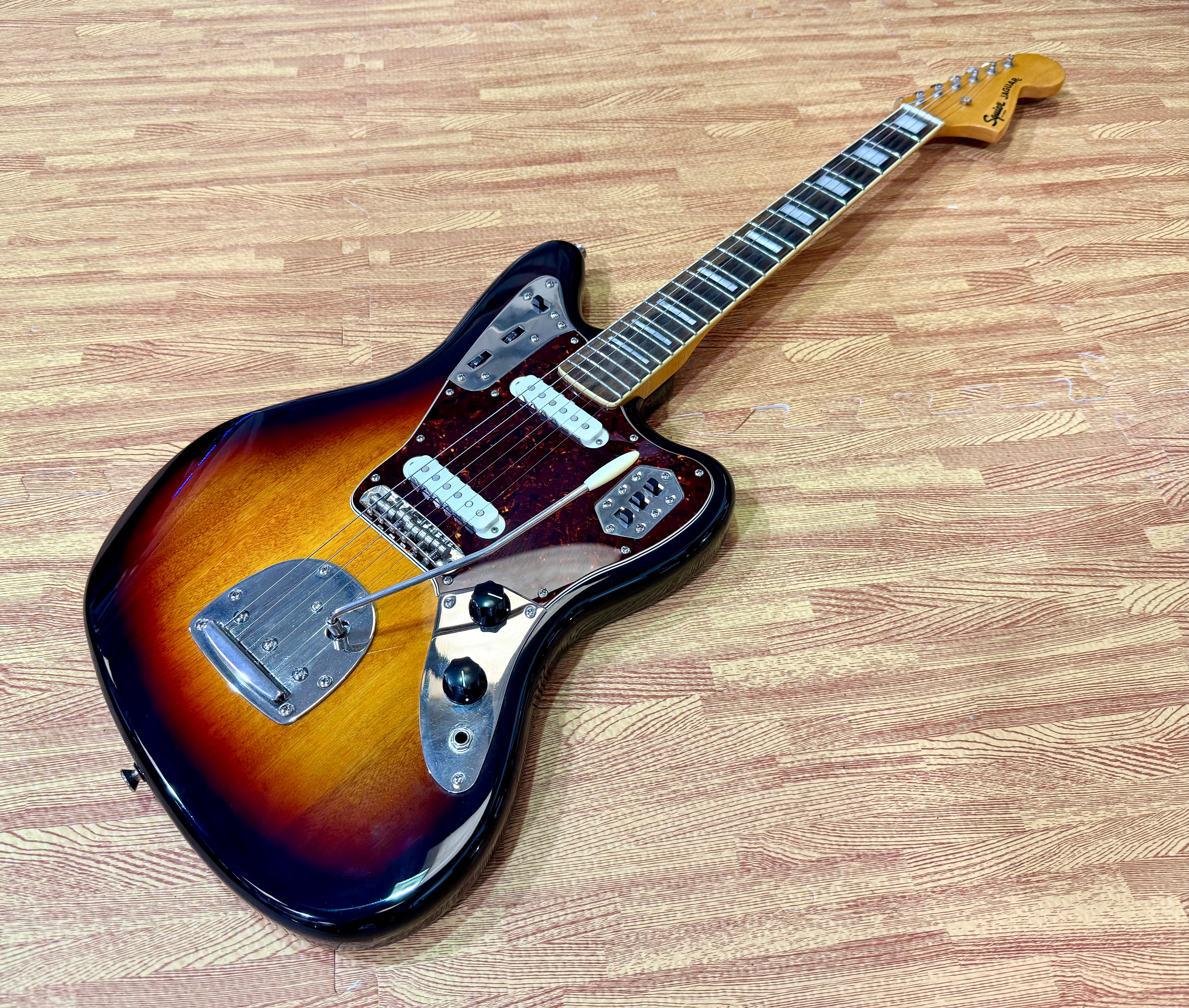 ✨2019✨ Fender Squier Classic Vibe '70s Jaguar~ 3-Tone Sunburst~ Electric Guitar