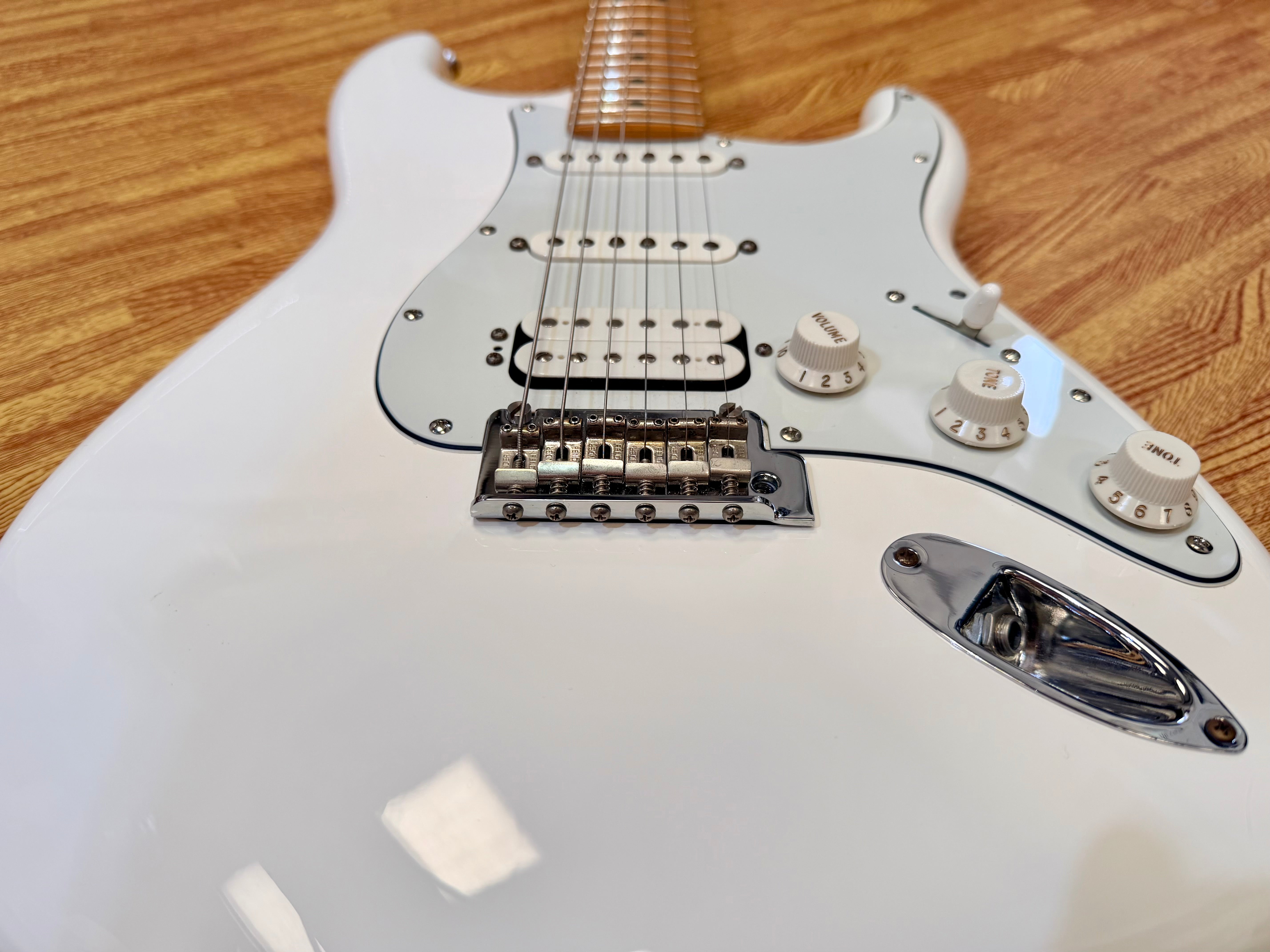 ✨2021✨ Fender Player Stratocaster HSS~ Polar White~ Maple Neck~ Mexican Strat!