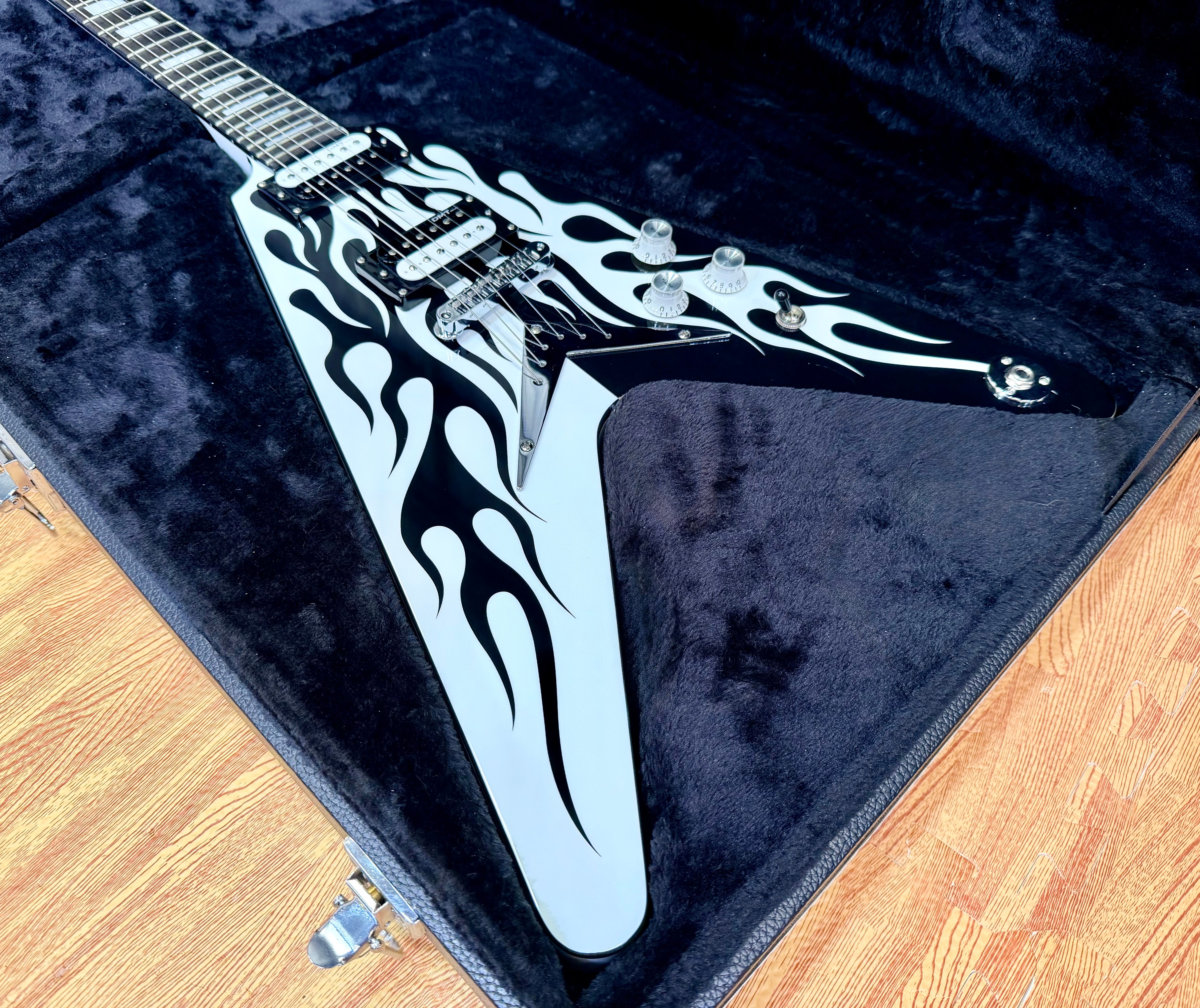 🔥RARE🔥 Dean Michael Schenker Flying V Custom Flames~ 2021 Korea Guitar + Case!