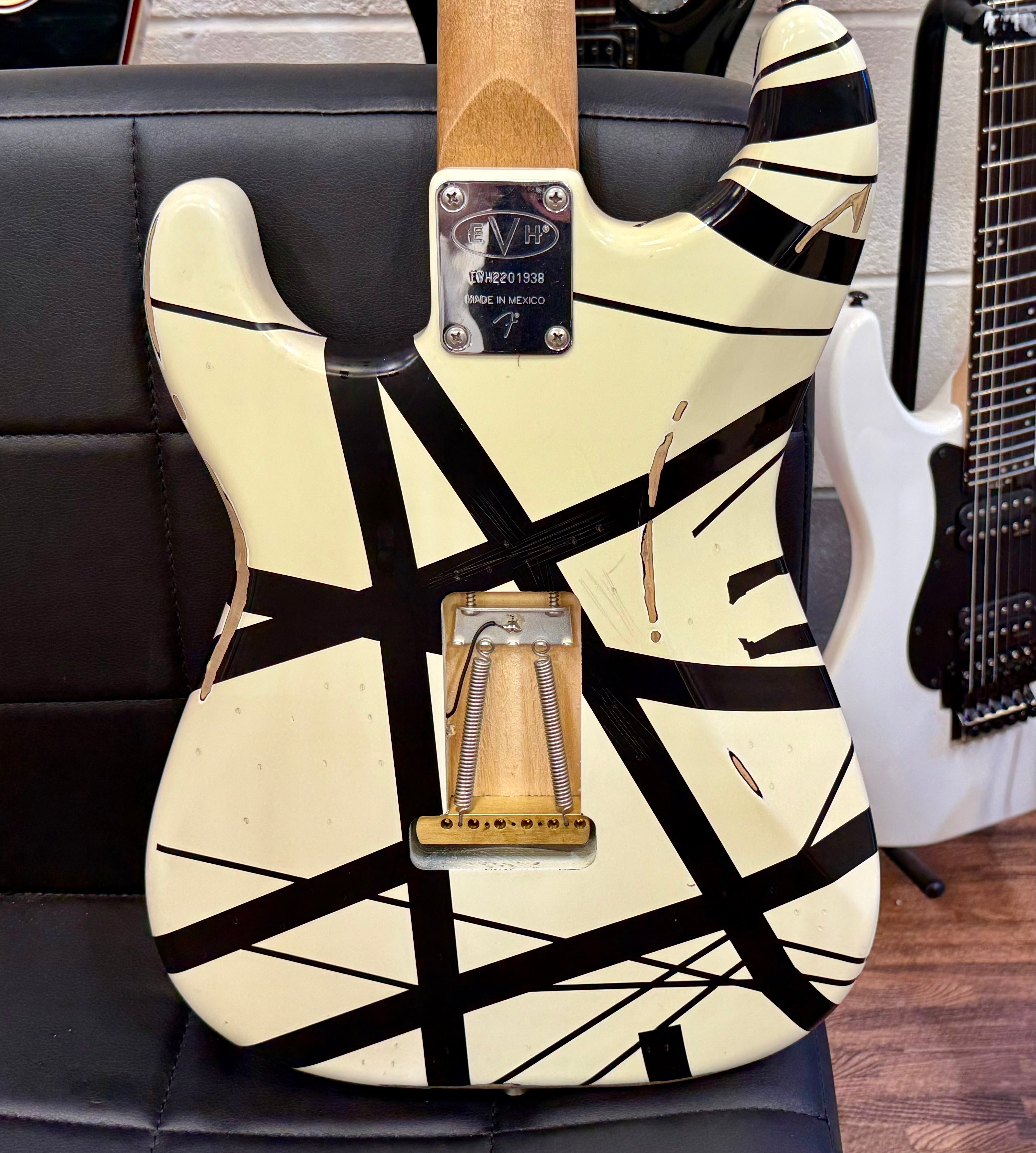 🔥2022🔥 EVH Striped Series '78 Eruption Relic~ White with Black Stripes~Gig Bag