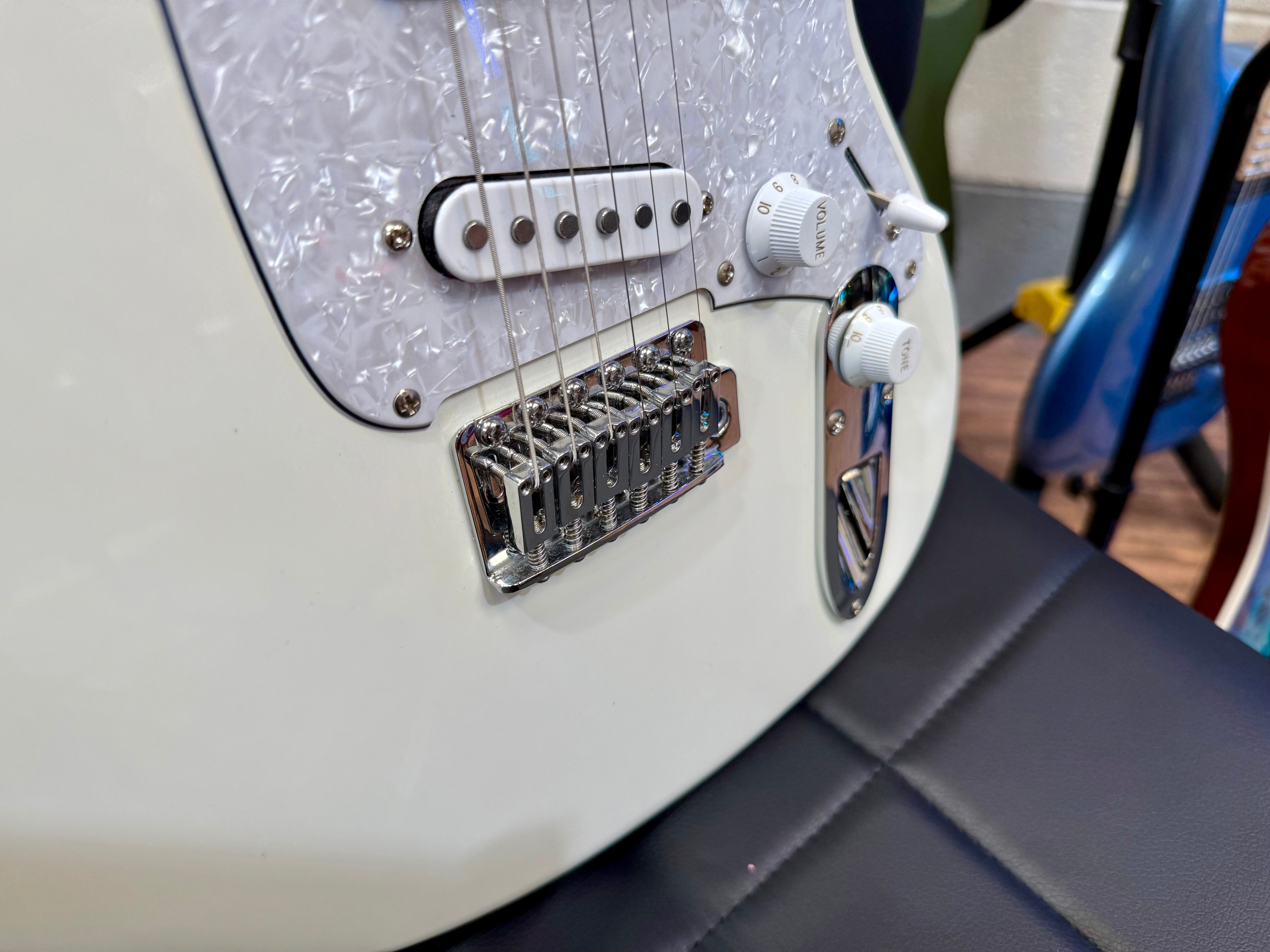 🔥MINT🔥 Ibanez ICHI00 Talman Style Guitar~ Vintage White ~ Ichika Nito Model!