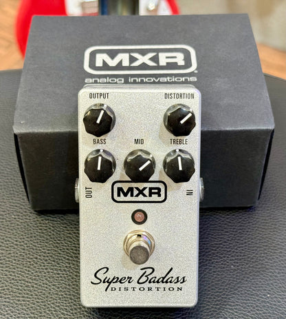 🎸MINT IN BOX 🎸 MXR M75 Super Badass Distortion Analogue Guitar Pedal~ Silver!
