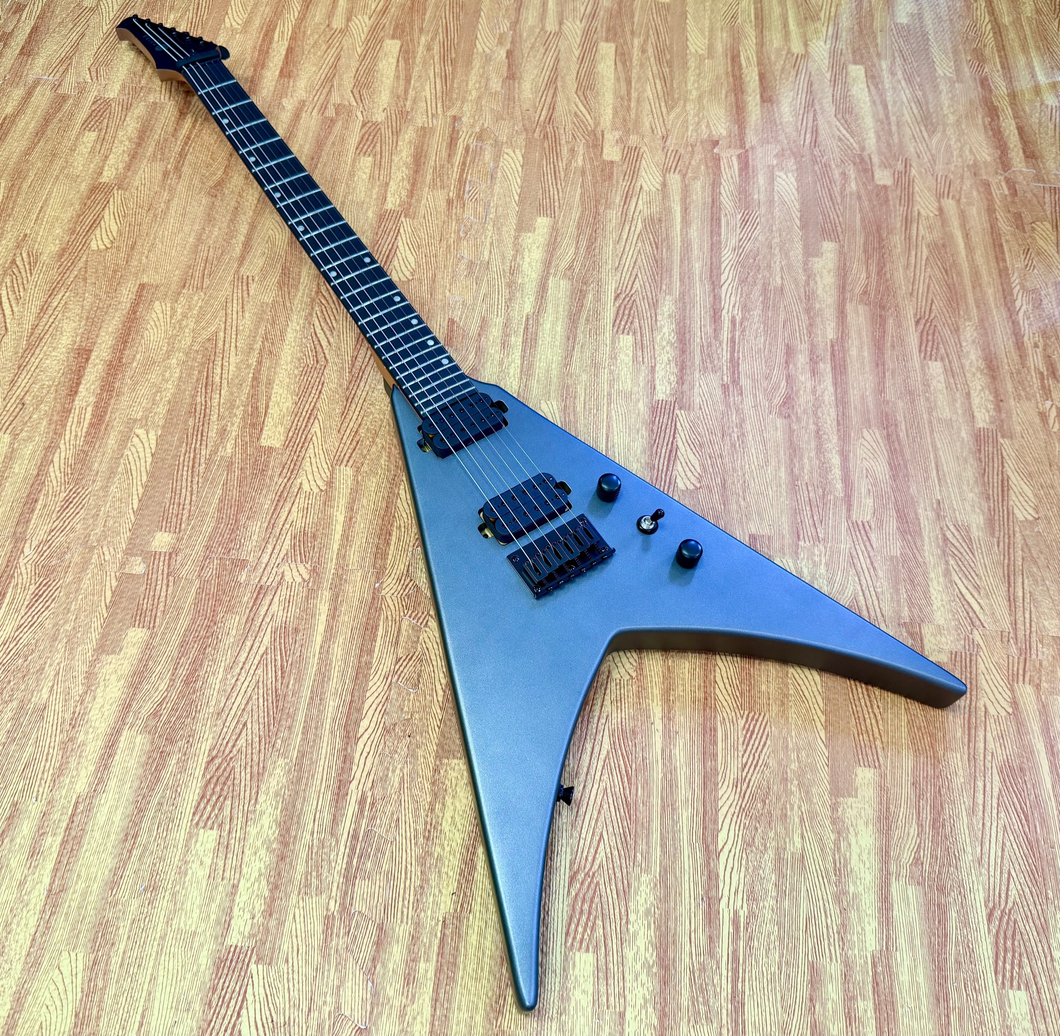 ⚡️NEW⚡️ Spira V-400 Satin Black Electric Guitar~ HH Locking Tuners~ Flying V!