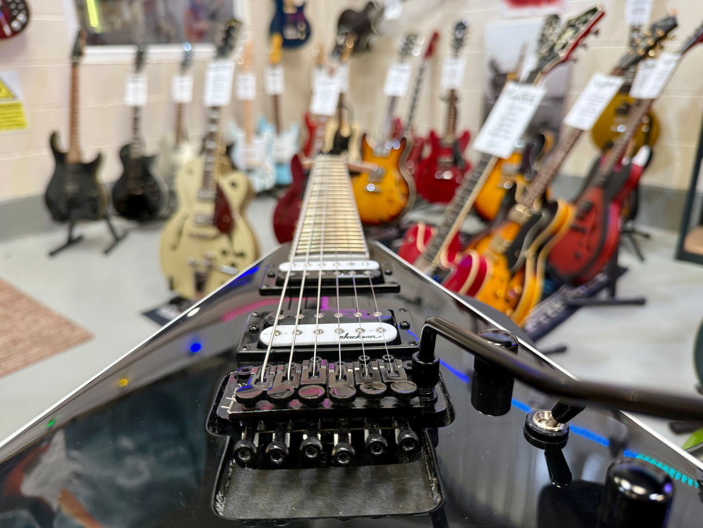 🔥 Jackson JS32 King V In Gloss Black & White Binding~ Floyd Rose~ Flying V 🔥