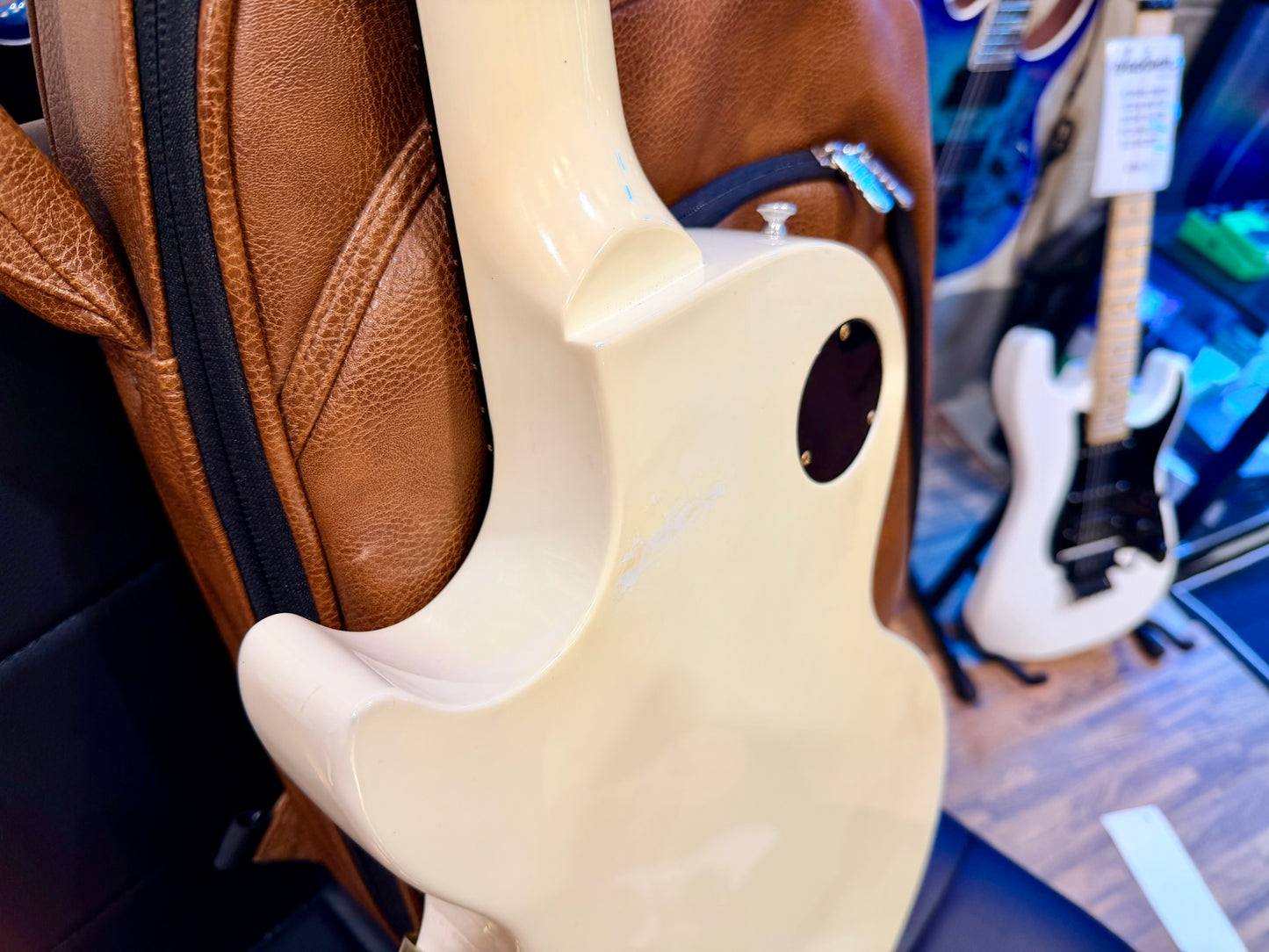 🌟2009🌟 Gibson Les Paul Studio~ Alpine White & Gold~ Ebony Fretboard~ Gig Bag!