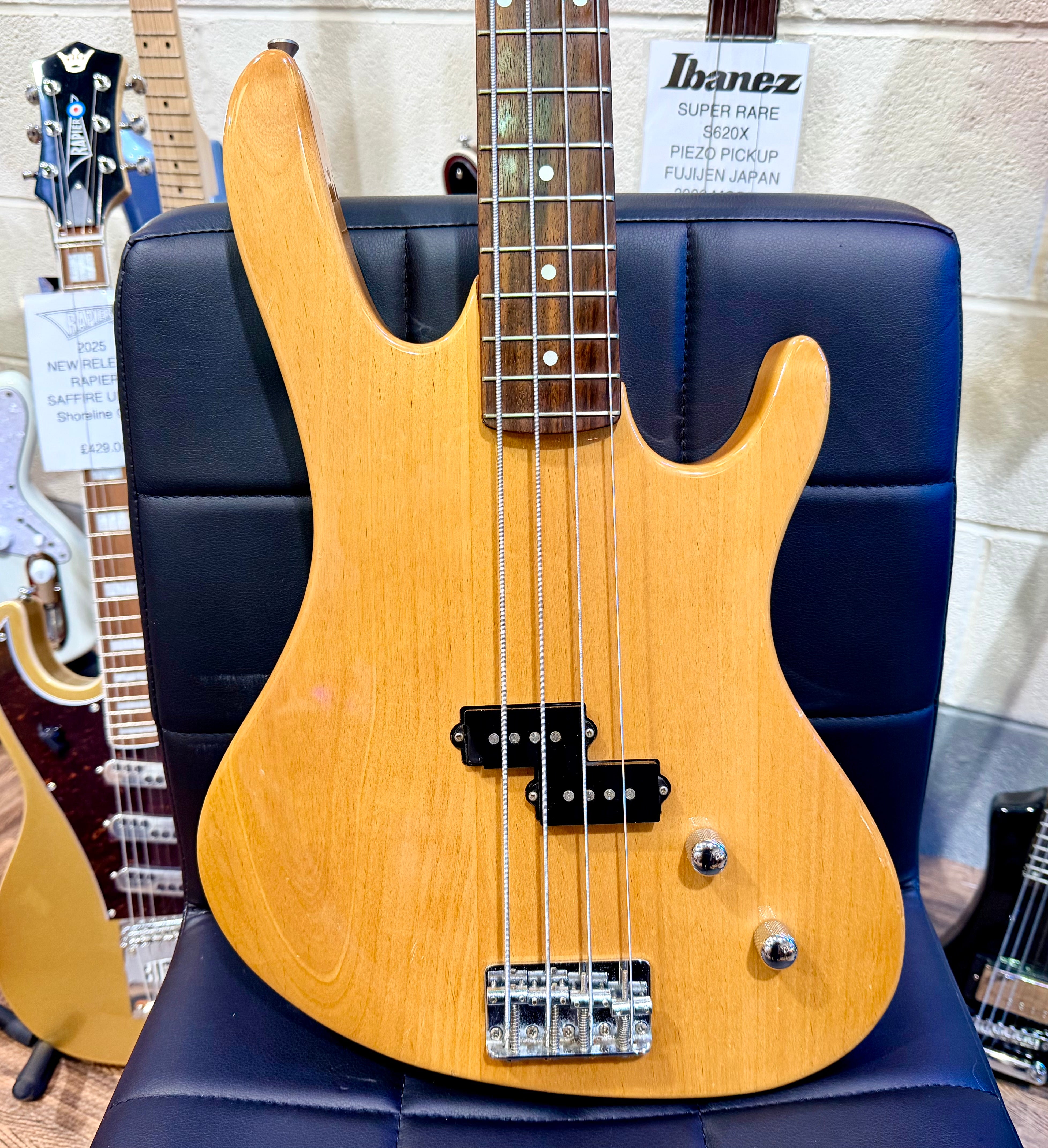 🎸 Washburn XB100 Electric Bass Guitar~ Hard Case~ Natural Gloss 🎸