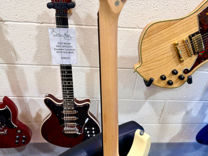 🎸 Aria Pro II 714 Strat Shape Electric Guitar~ Vintage White~ HSS Pickups 🎸