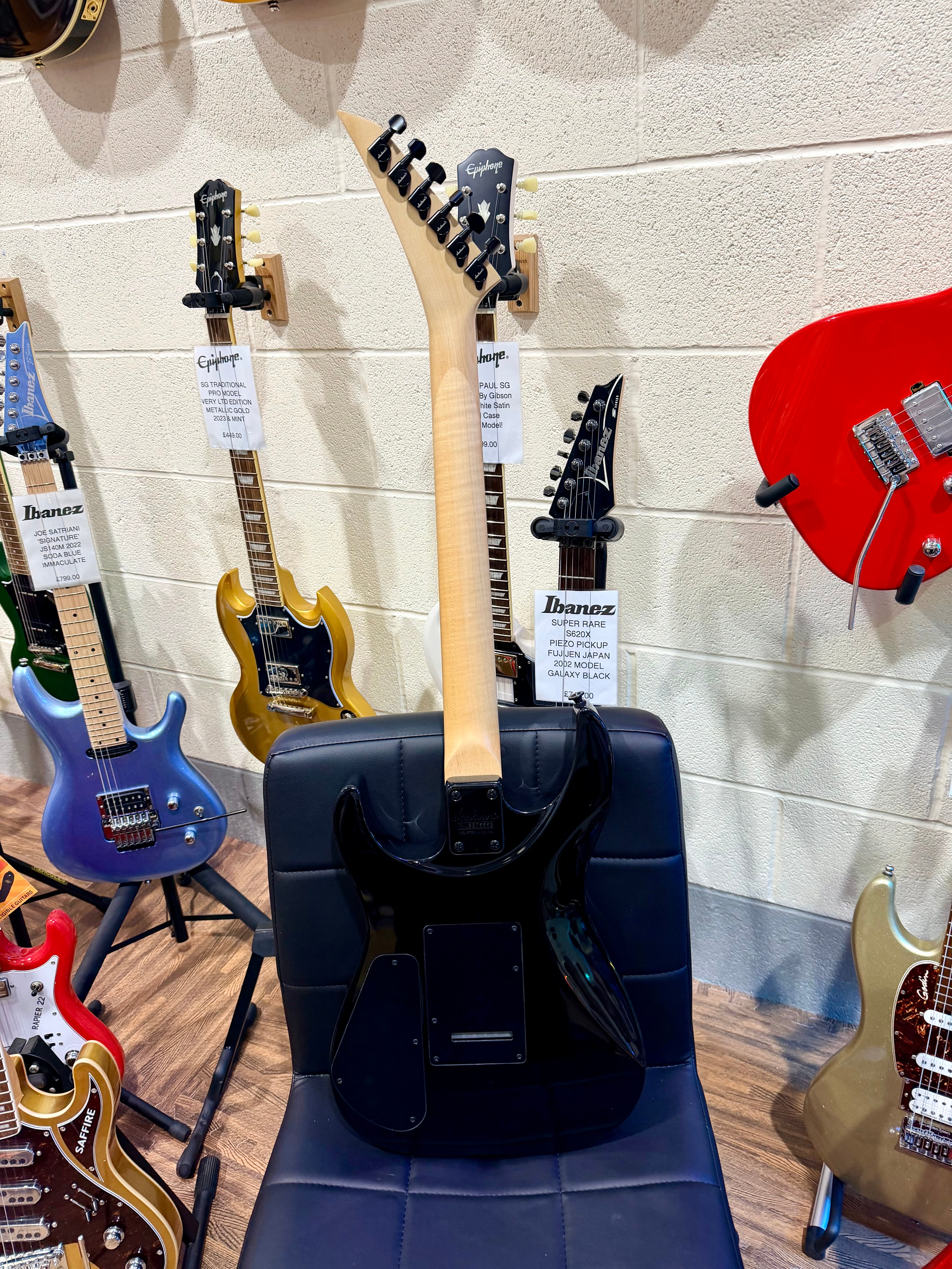 🎸MINT 2022🎸 Jackson Dinky JS11 Gloss Black~ Amaranth Fingerboard~ JS Series!