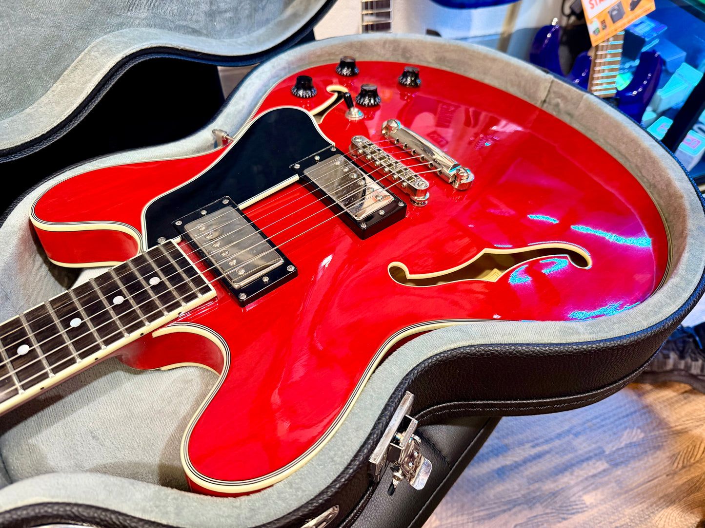 🍒MINT 2022 🍒 Eastman T386-RD Thinline Semi-Hollow ‘335’ Antique Red + Case!