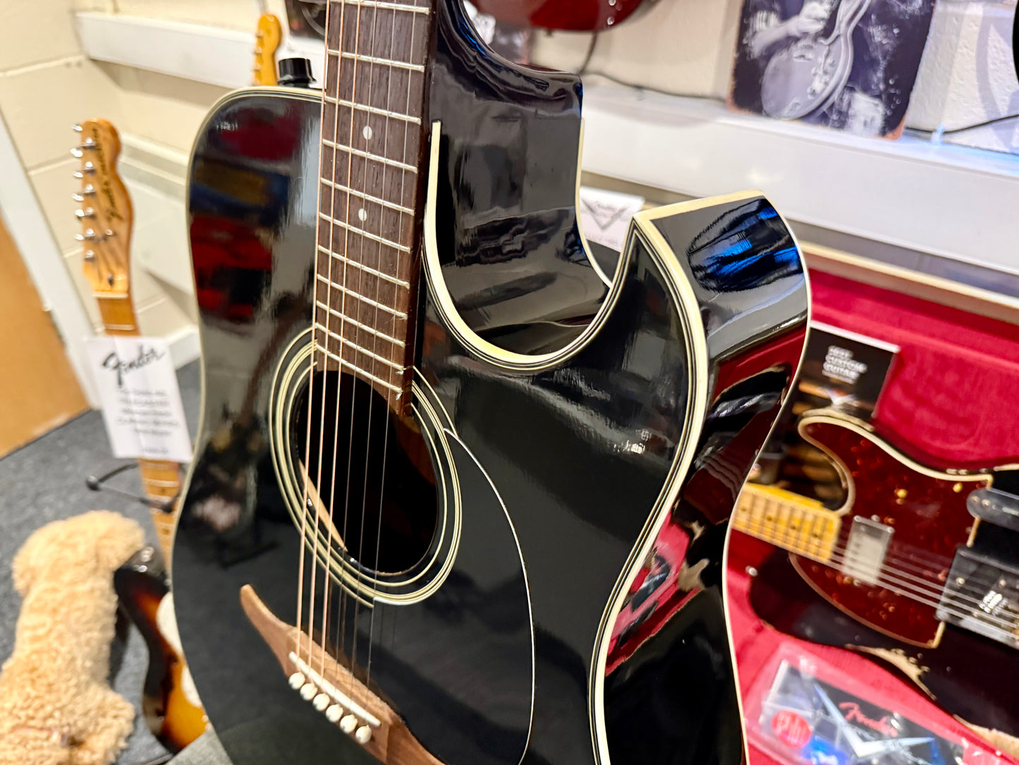 🔥RARE VINTAGE🔥 Fender La Brea Electro Acoustic Guitar~ Black~ 1990’s Model!
