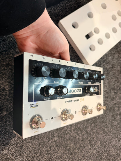 🎸 Mooer Preamp Live Guitar Pedal with Power Supply & Box 🎸