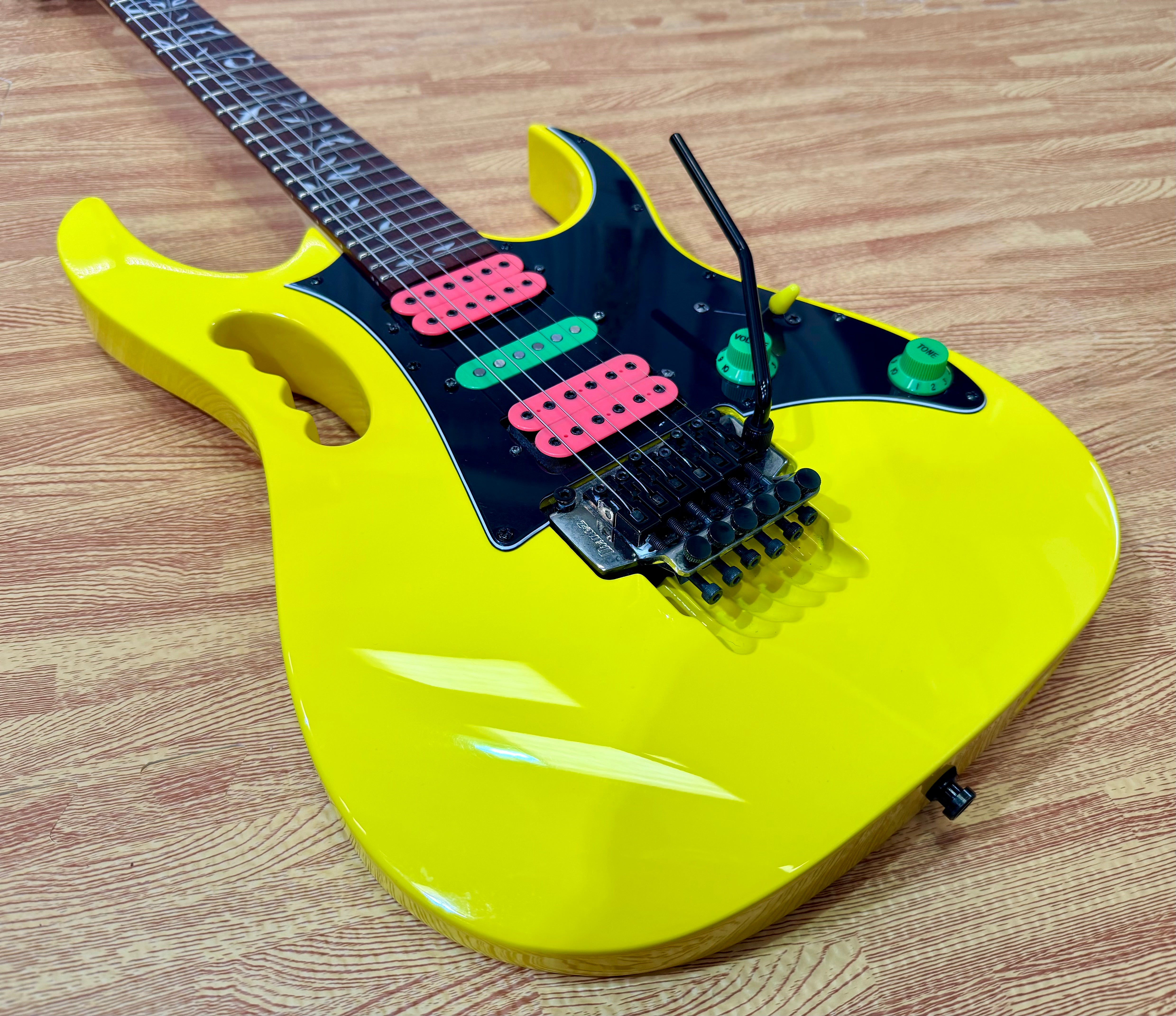 【限定♪】 Ibanez JEM Junior Special Yellow Ibanez JEMJRSP Steve Vai JEM Junior Yellow 2022 | Chordplay