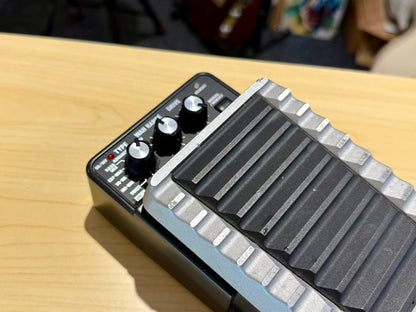 🎸 Boss PW-10 V-Wah COSM Pedal~ Guitar Effects Unit 🎸