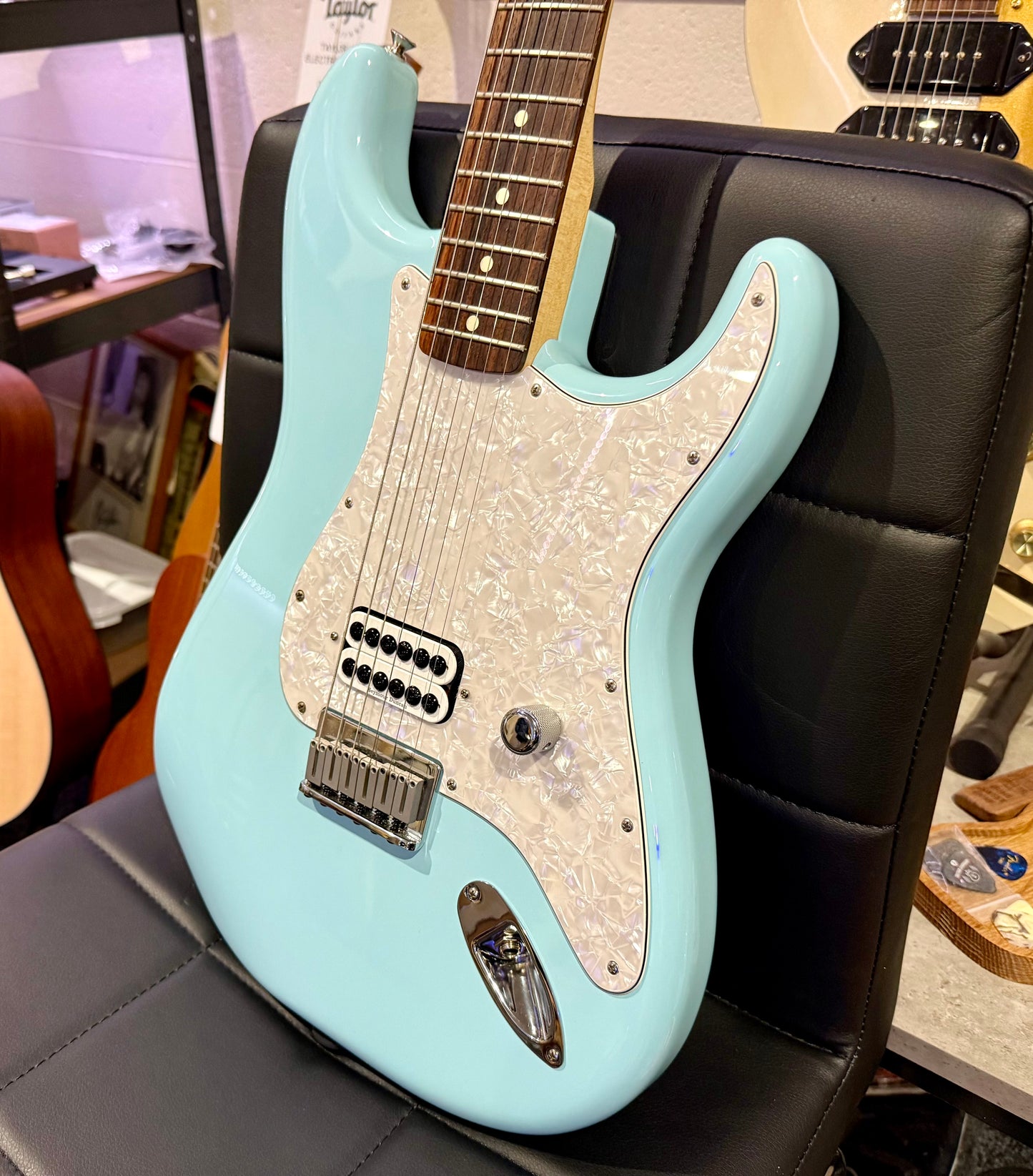 🌟2023🌟 Fender Tom Delonge Stratocaster~ Daphne Blue Signature~ Mexican Strat!