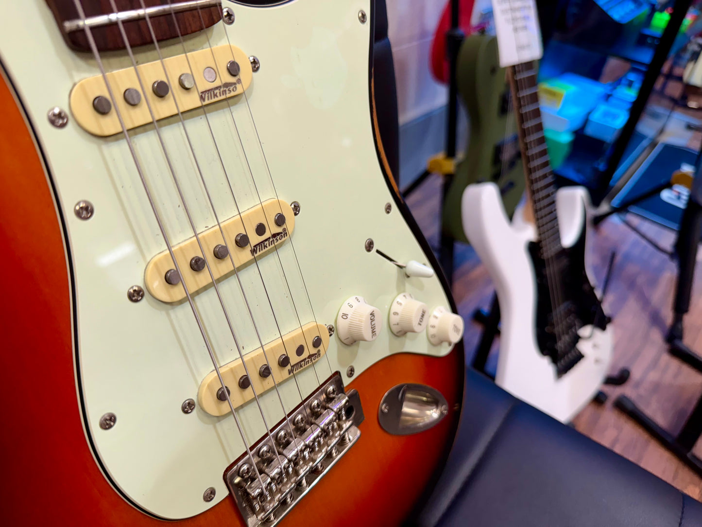 🔥 Vintage V6 ICON Electric Guitar~ Distressed Sunburst Relic~ Stratocaster 🔥