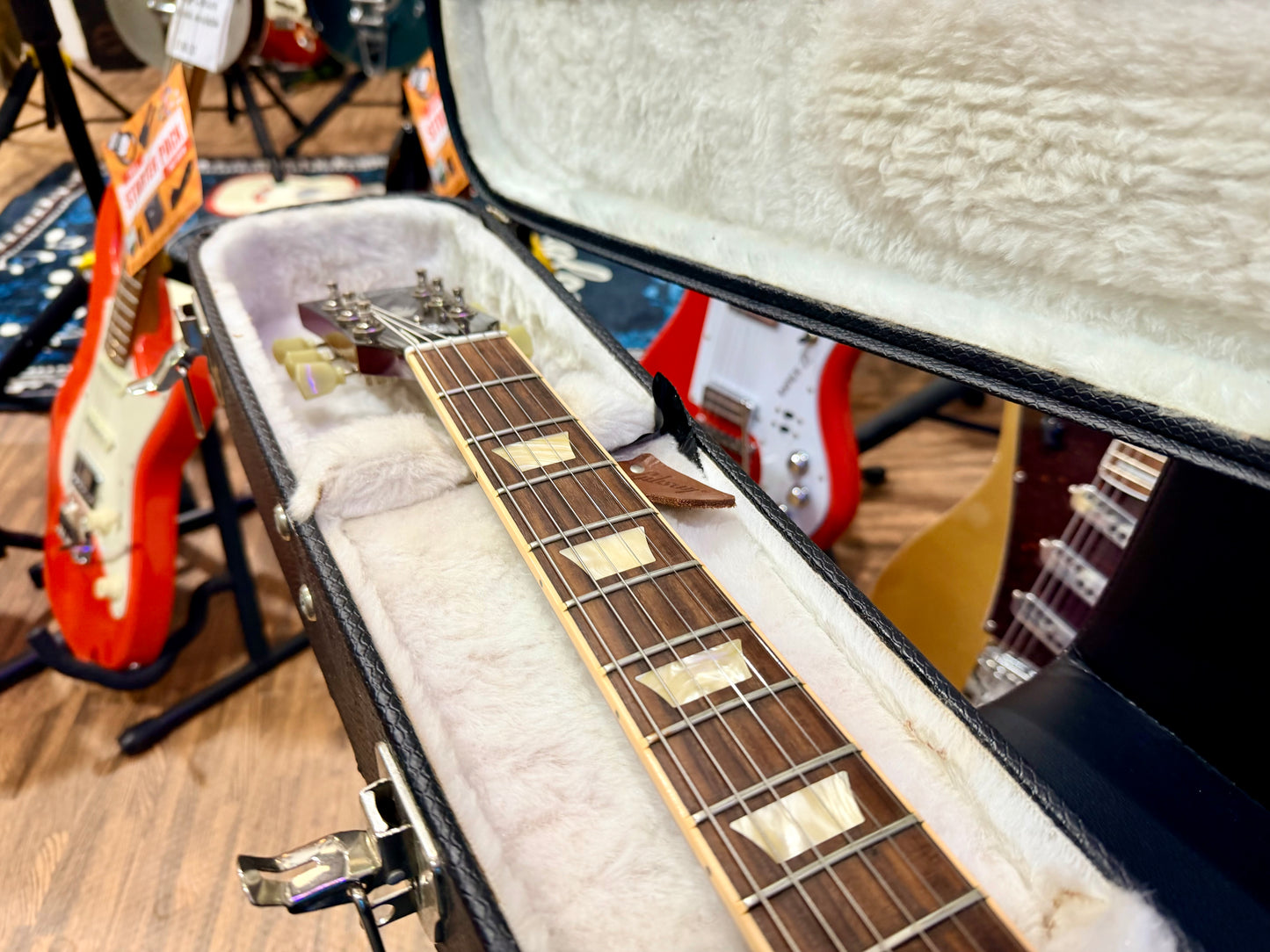 🍒2010🍒 Gibson SG Standard~ USA Made~ Heritage Cherry~ Hard Case~ Lovely!