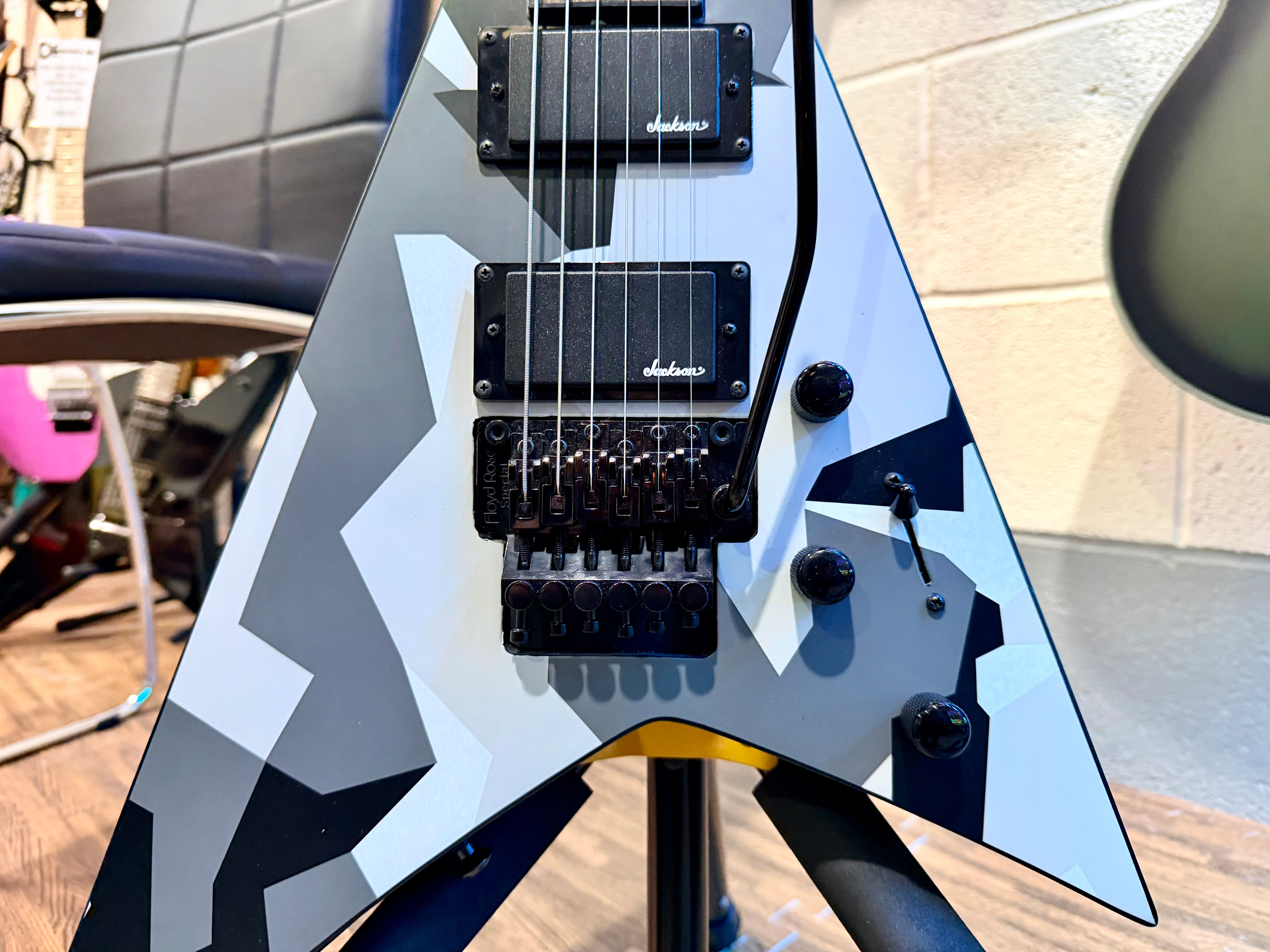 🔥2022🔥 Jackson Rhoads X Series RRX24 Winter Camo~ Hard Case~ Electric Guitar!