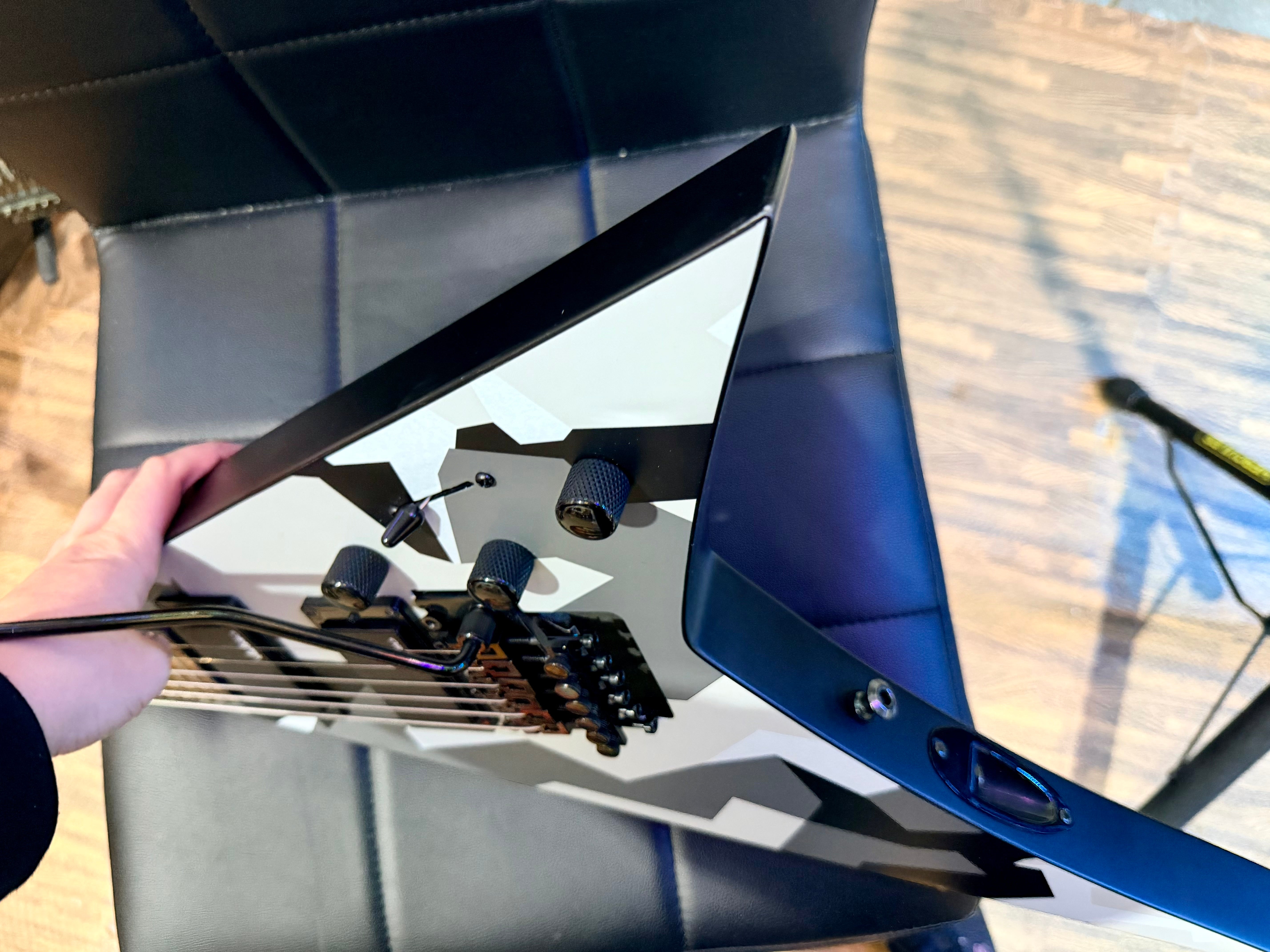 🔥2022🔥 Jackson Rhoads X Series RRX24 Winter Camo~ Hard Case~ Electric Guitar!