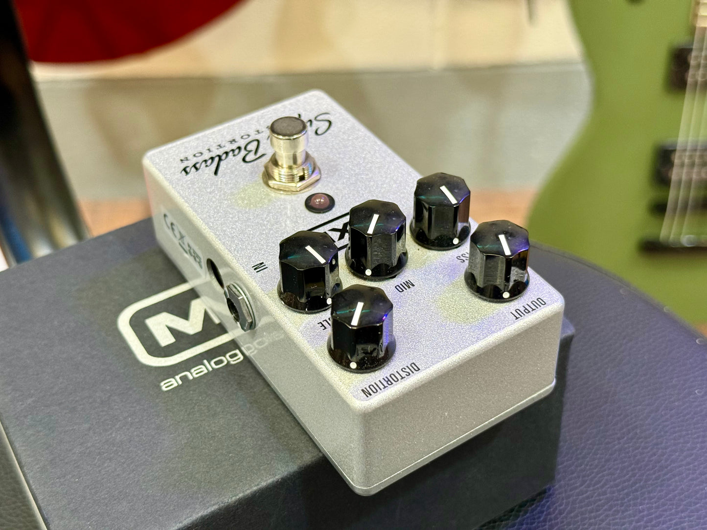 🎸MINT IN BOX 🎸 MXR M75 Super Badass Distortion Analogue Guitar Pedal~ Silver!